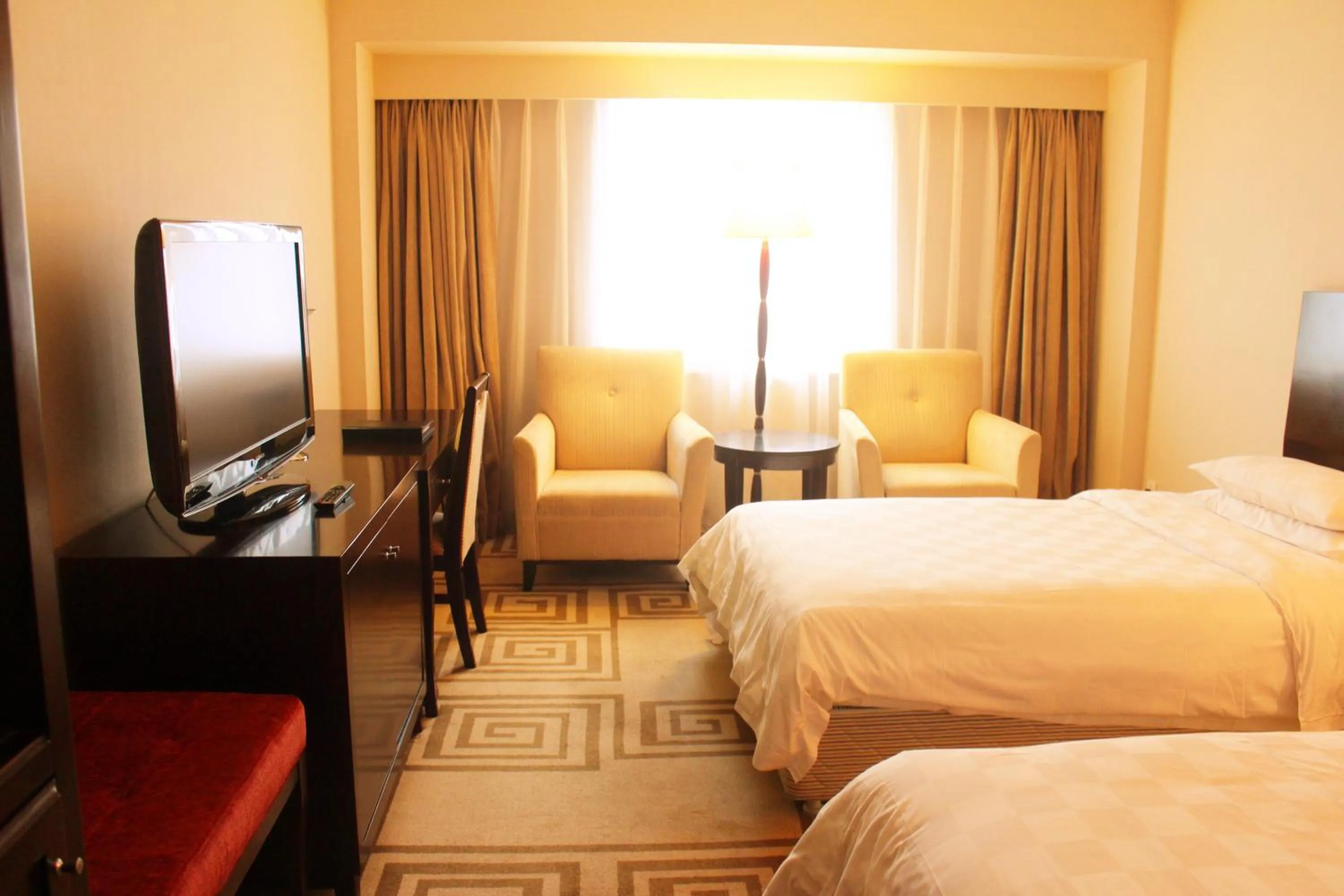 Bedroom, Bed in Beijing Continental Grand Hotel