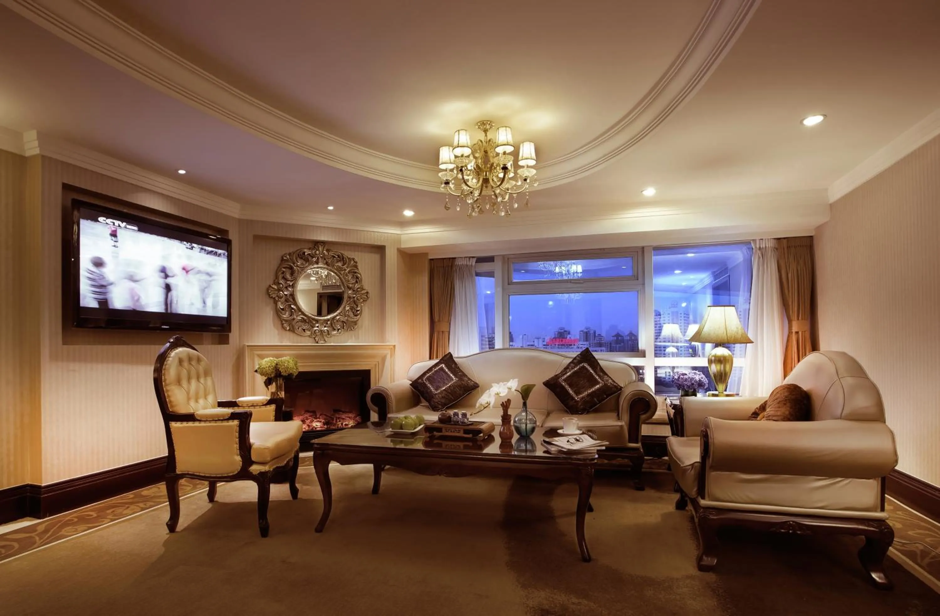 Communal lounge/ TV room in Beijing Continental Grand Hotel