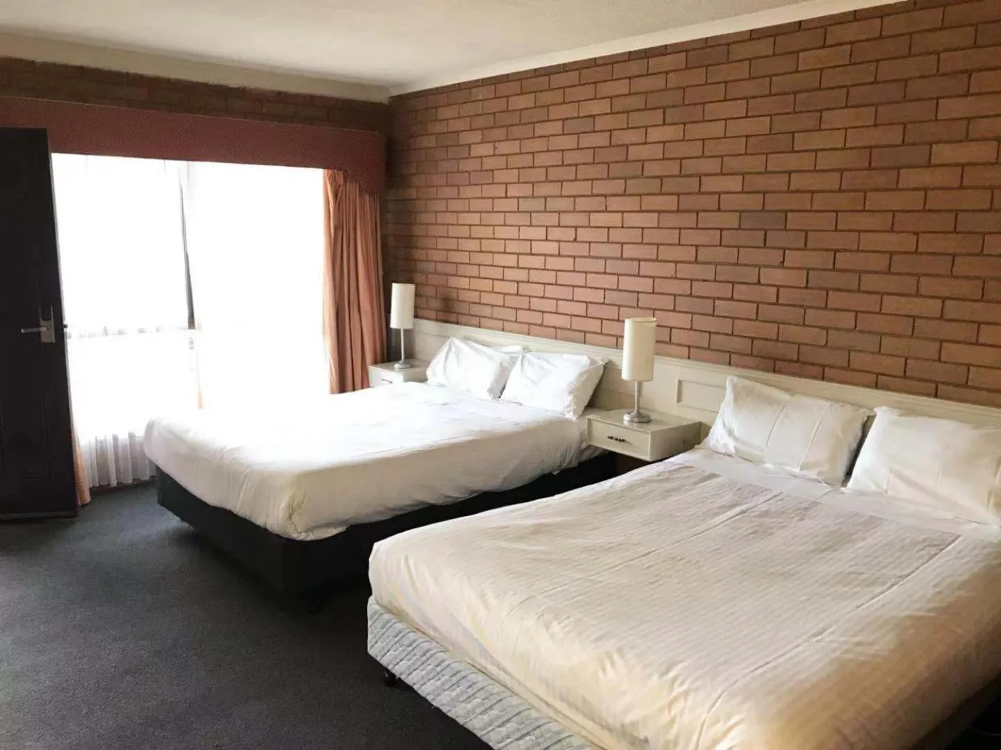 Bedroom, Bed in Essendon Motel