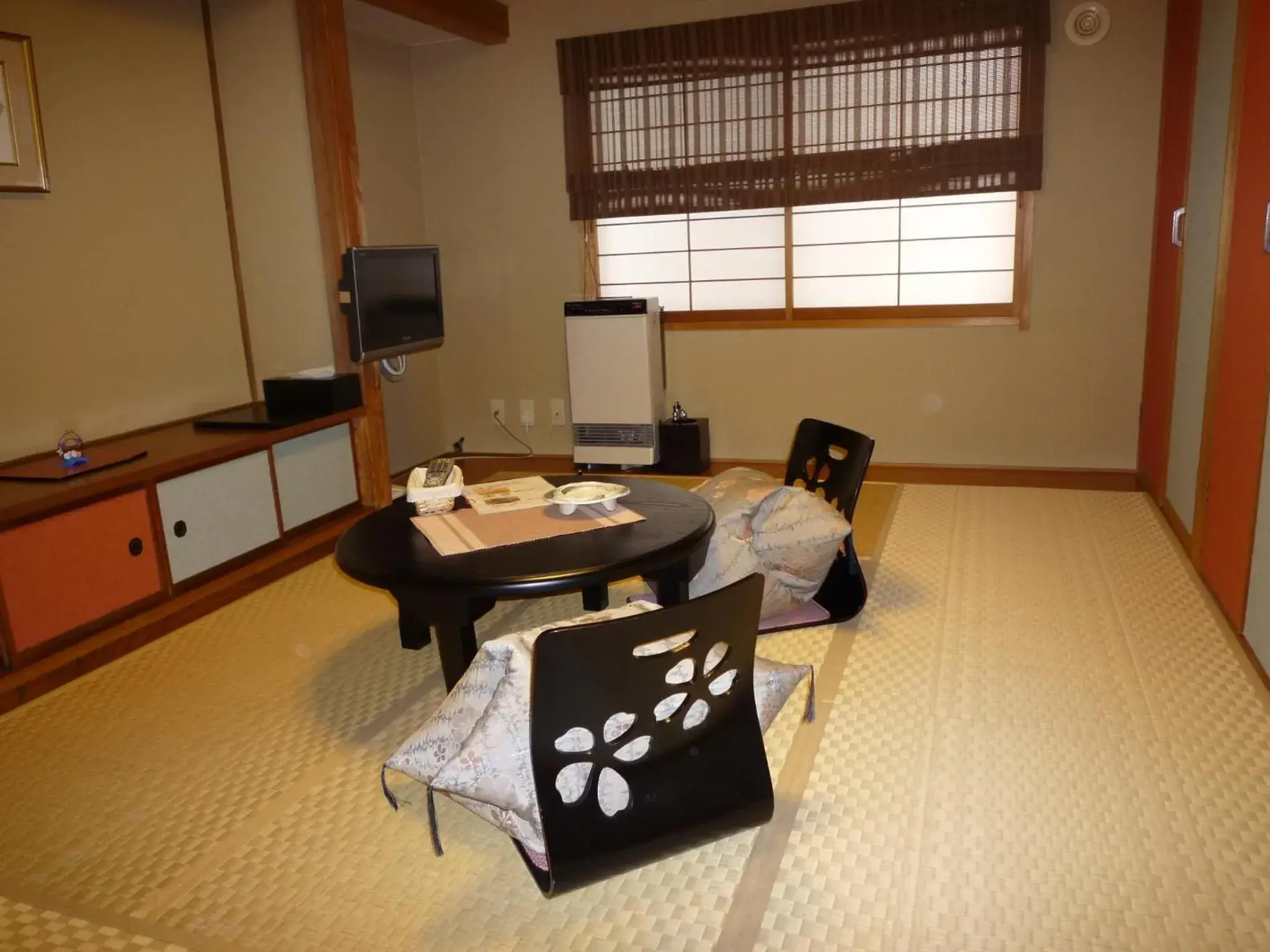 Photo of the whole room, Dining Area in Yudanaka Tawaraya Ryokan