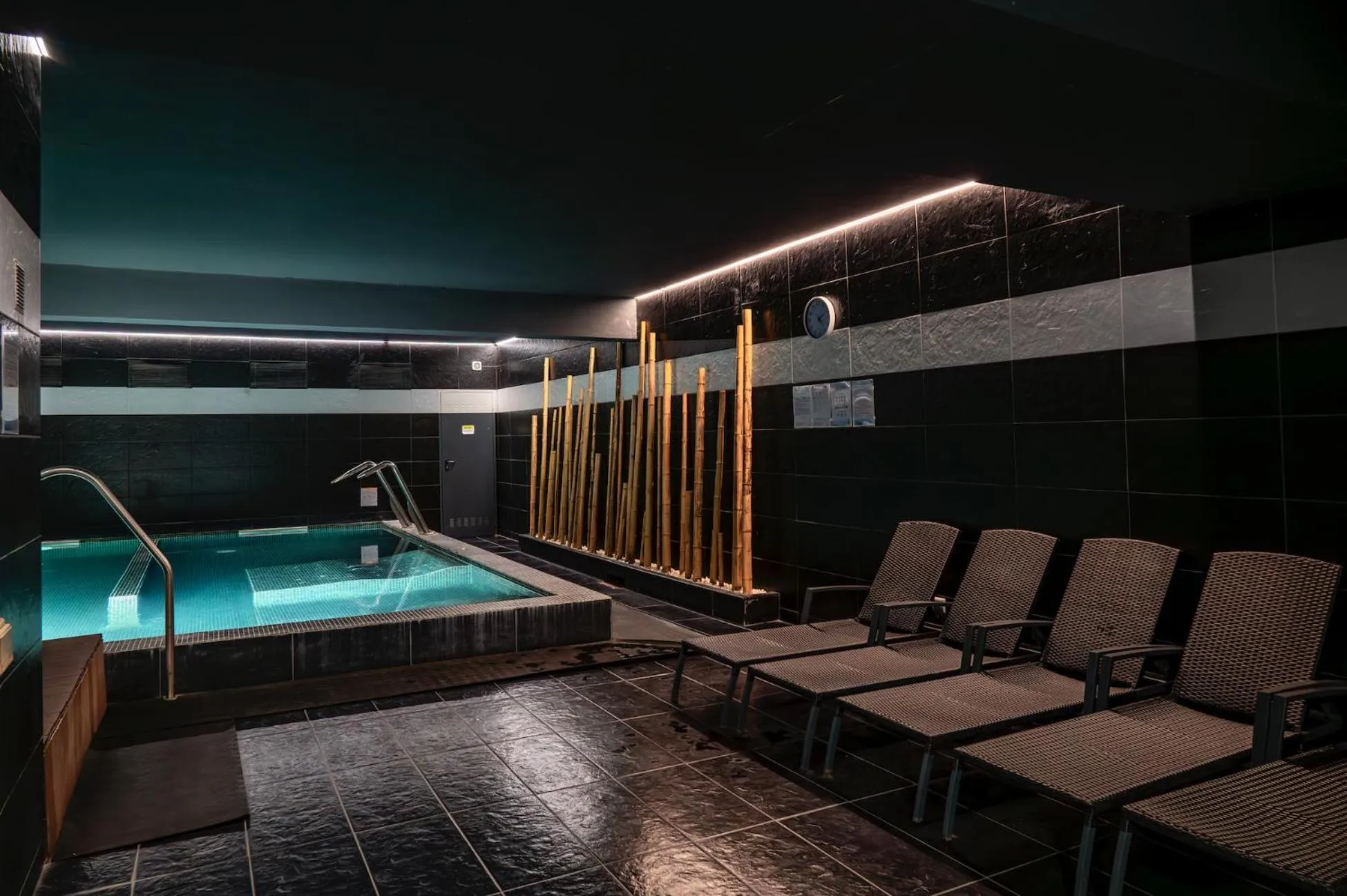 Spa and wellness centre/facilities in Douro Marina Hotel & SPA