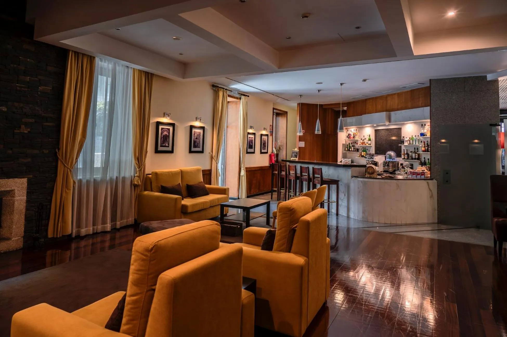Lounge or bar in Douro Marina Hotel & SPA