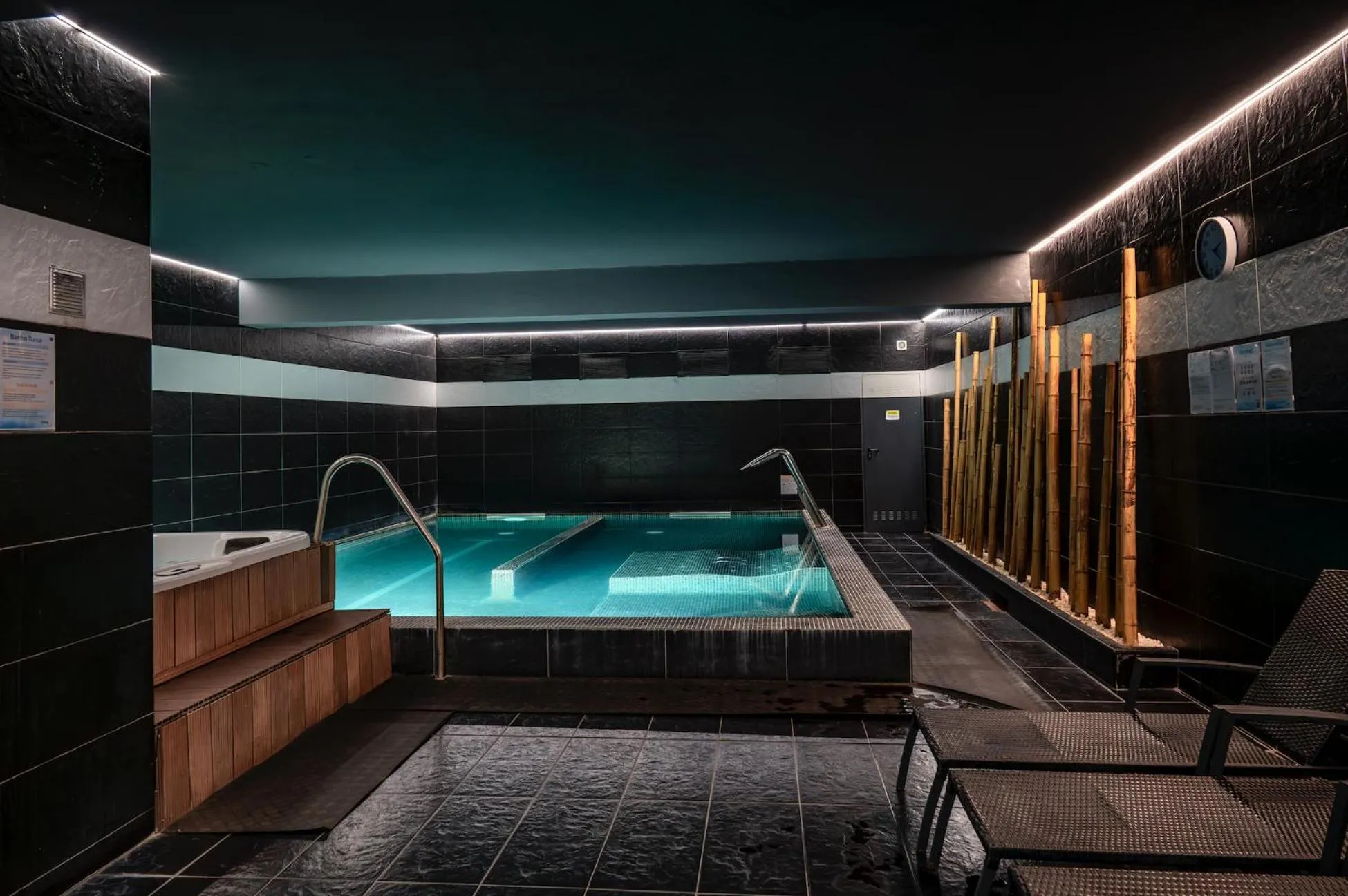 Spa and wellness centre/facilities in Douro Marina Hotel & SPA