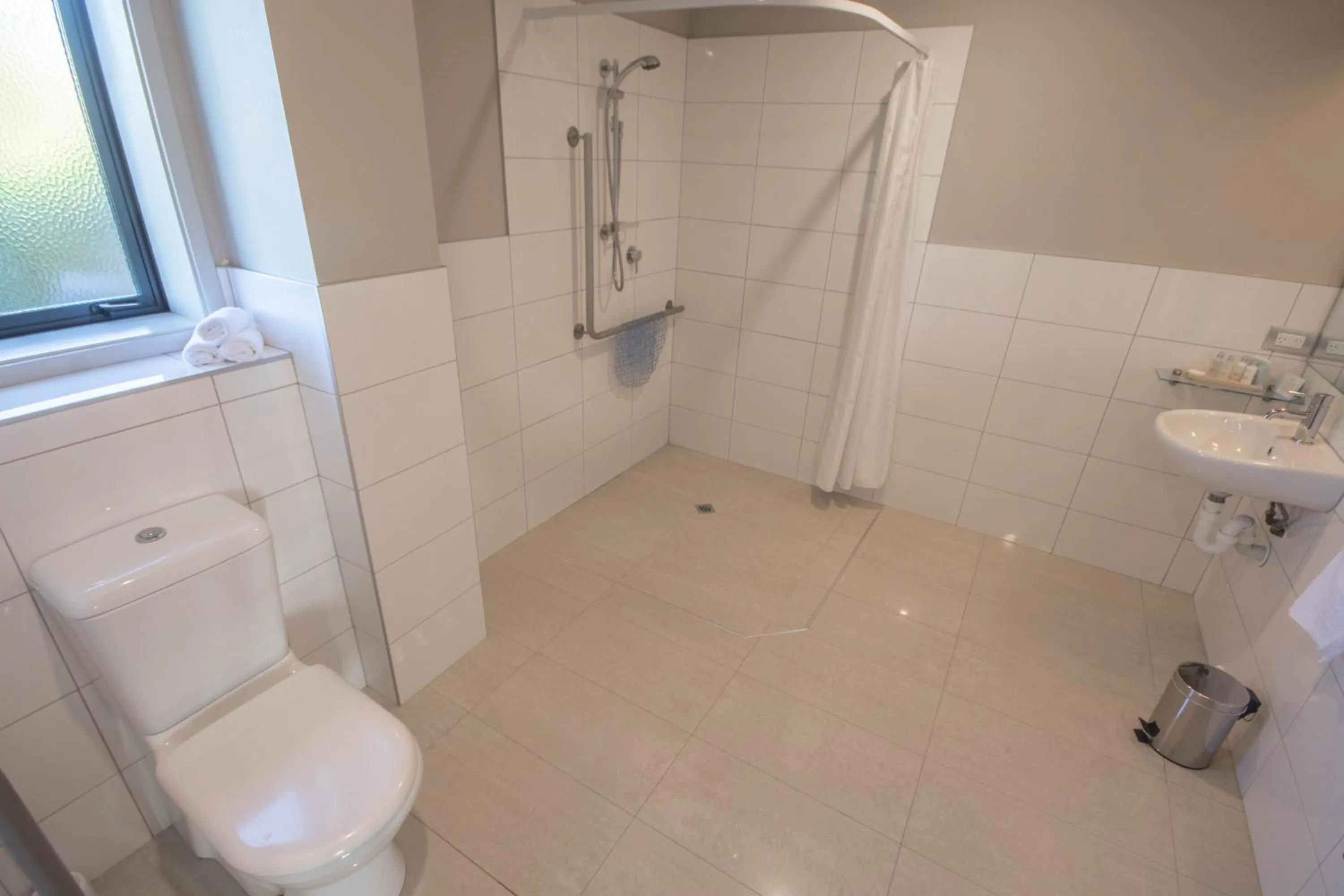 Bathroom in Amity Motel