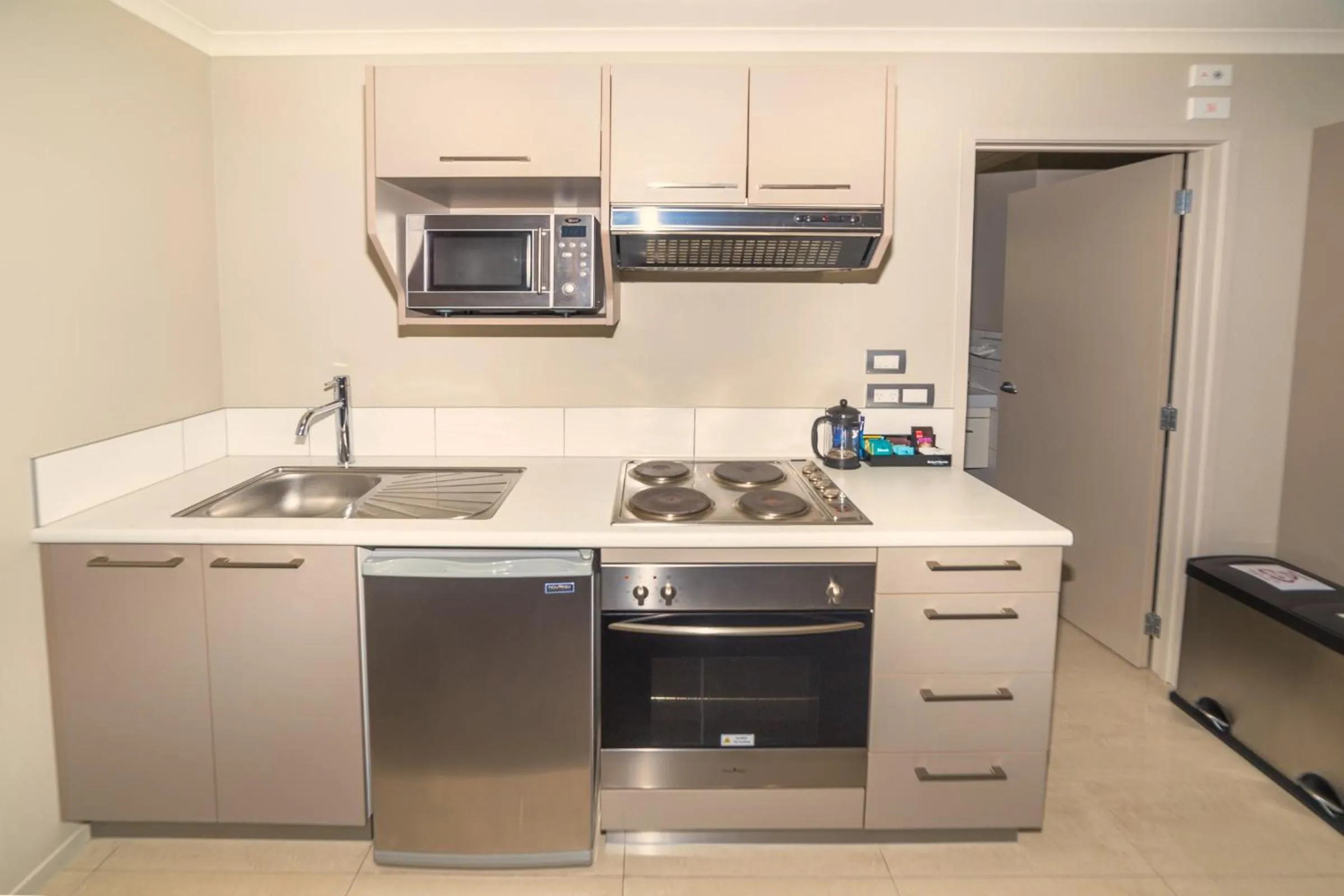 Kitchen or kitchenette in Amity Motel