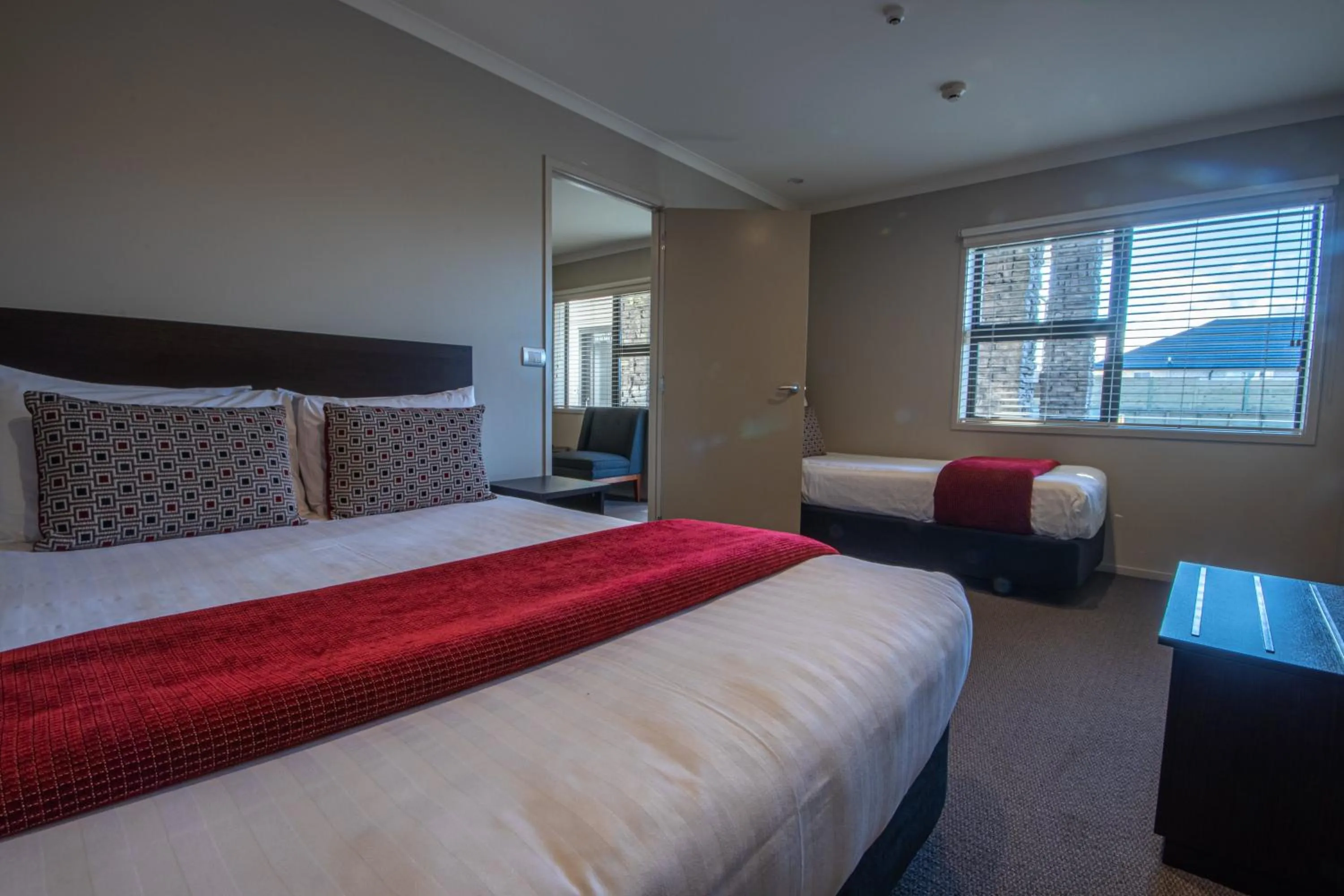 Bedroom, Bed in Amity Motel