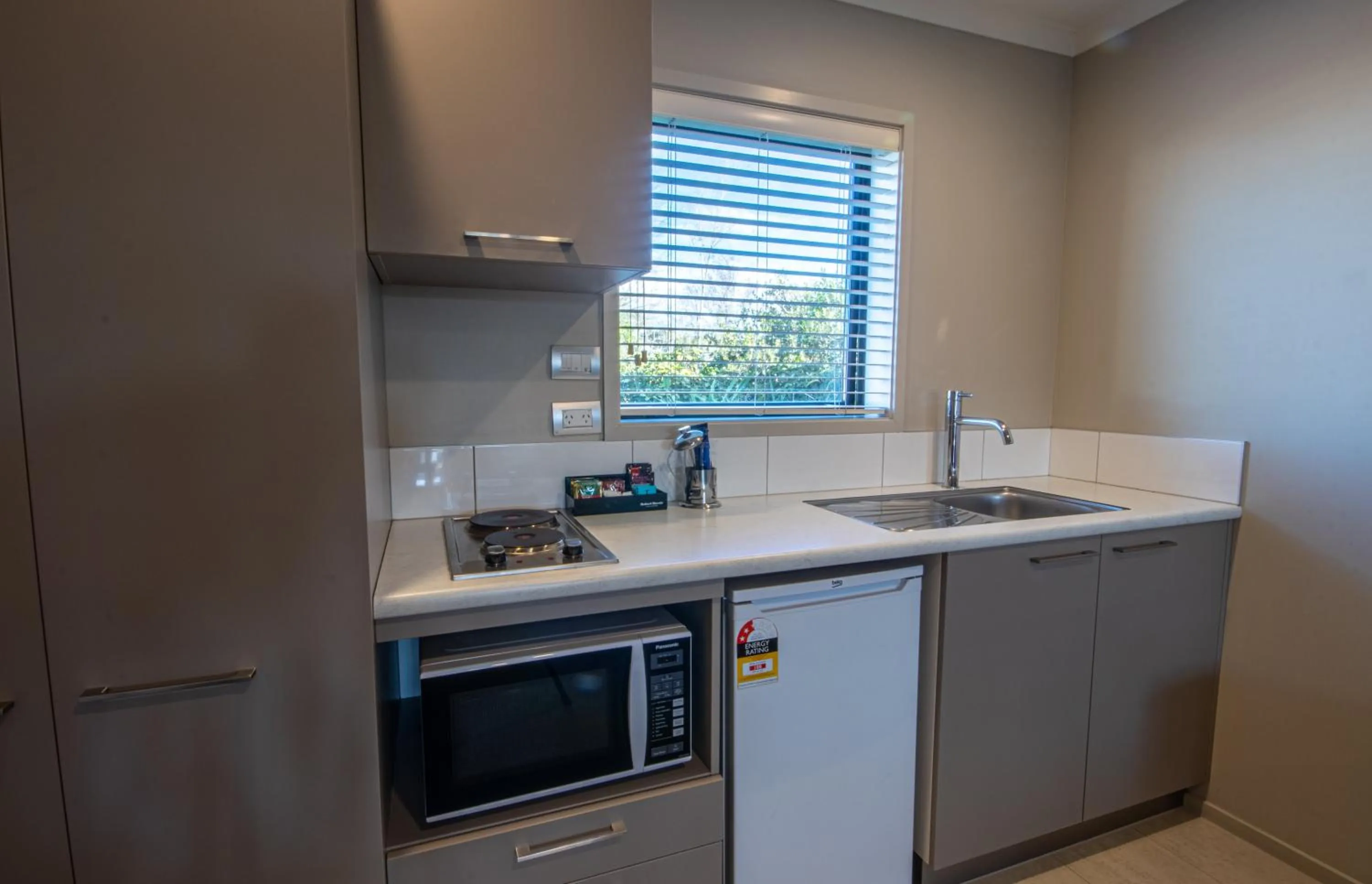 Kitchen or kitchenette in Amity Motel