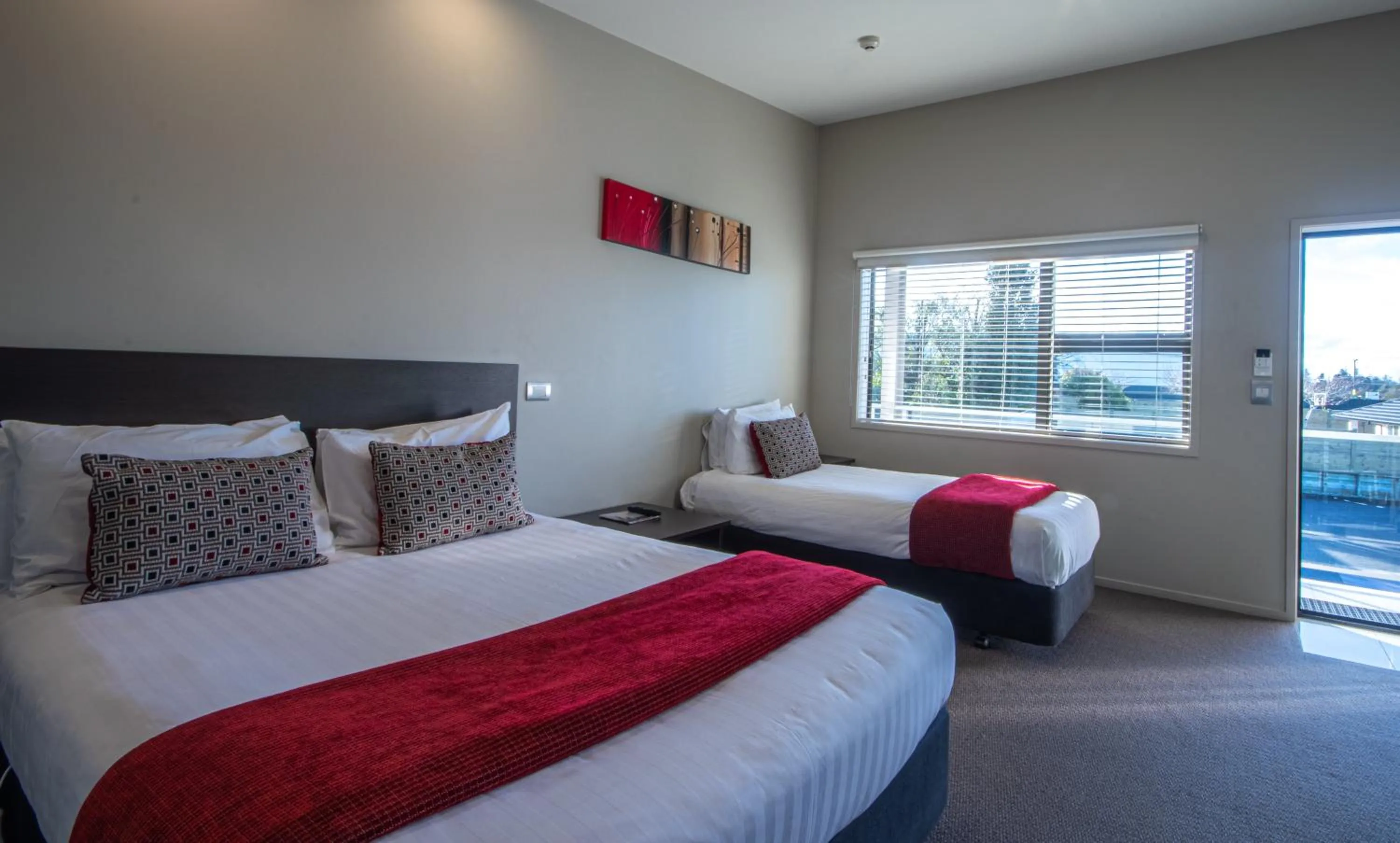 Bedroom, Bed in Amity Motel