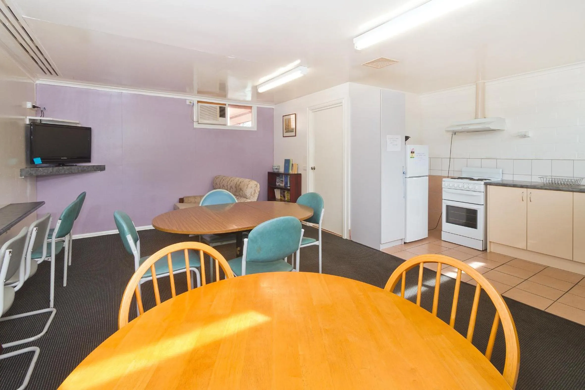 Communal kitchen in Carrum Downs Motel