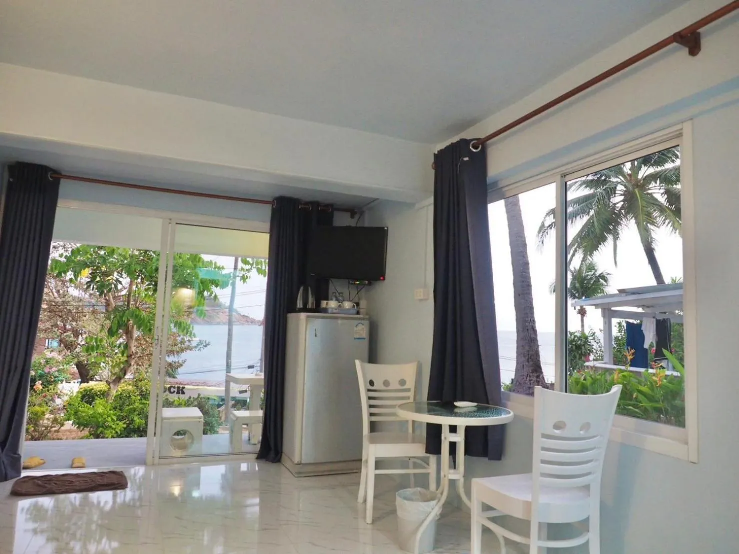 Naiharn On The Rock Resort Phuket