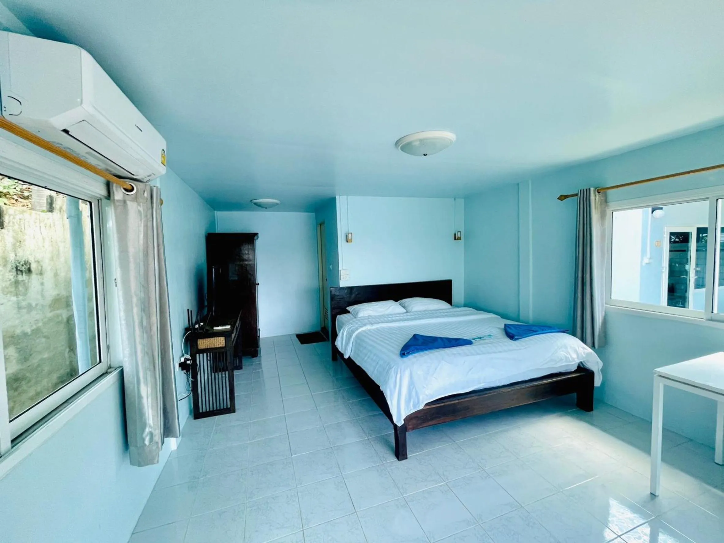 Bed in Naiharn On The Rock Resort Phuket