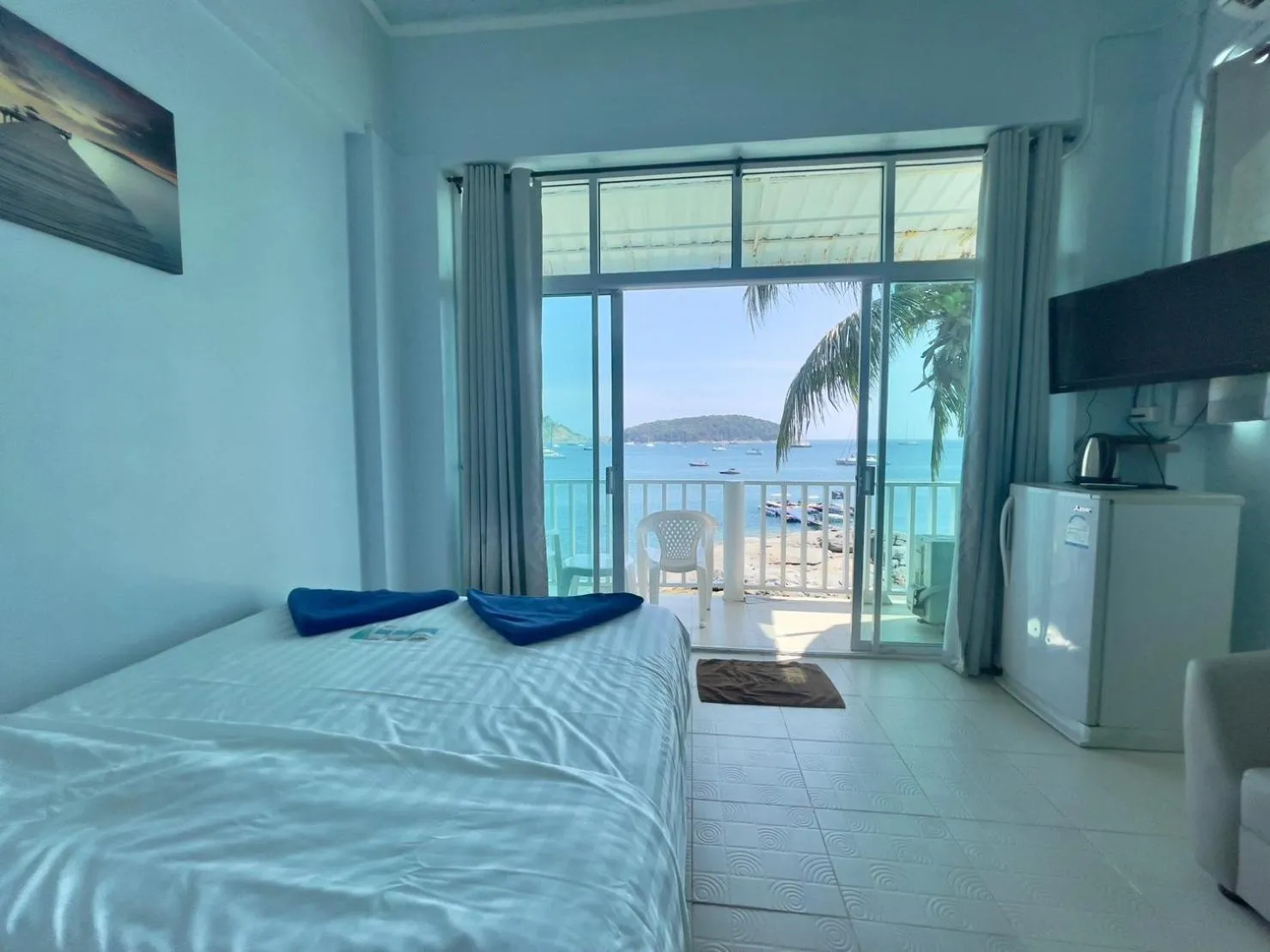 Bed in Naiharn On The Rock Resort Phuket