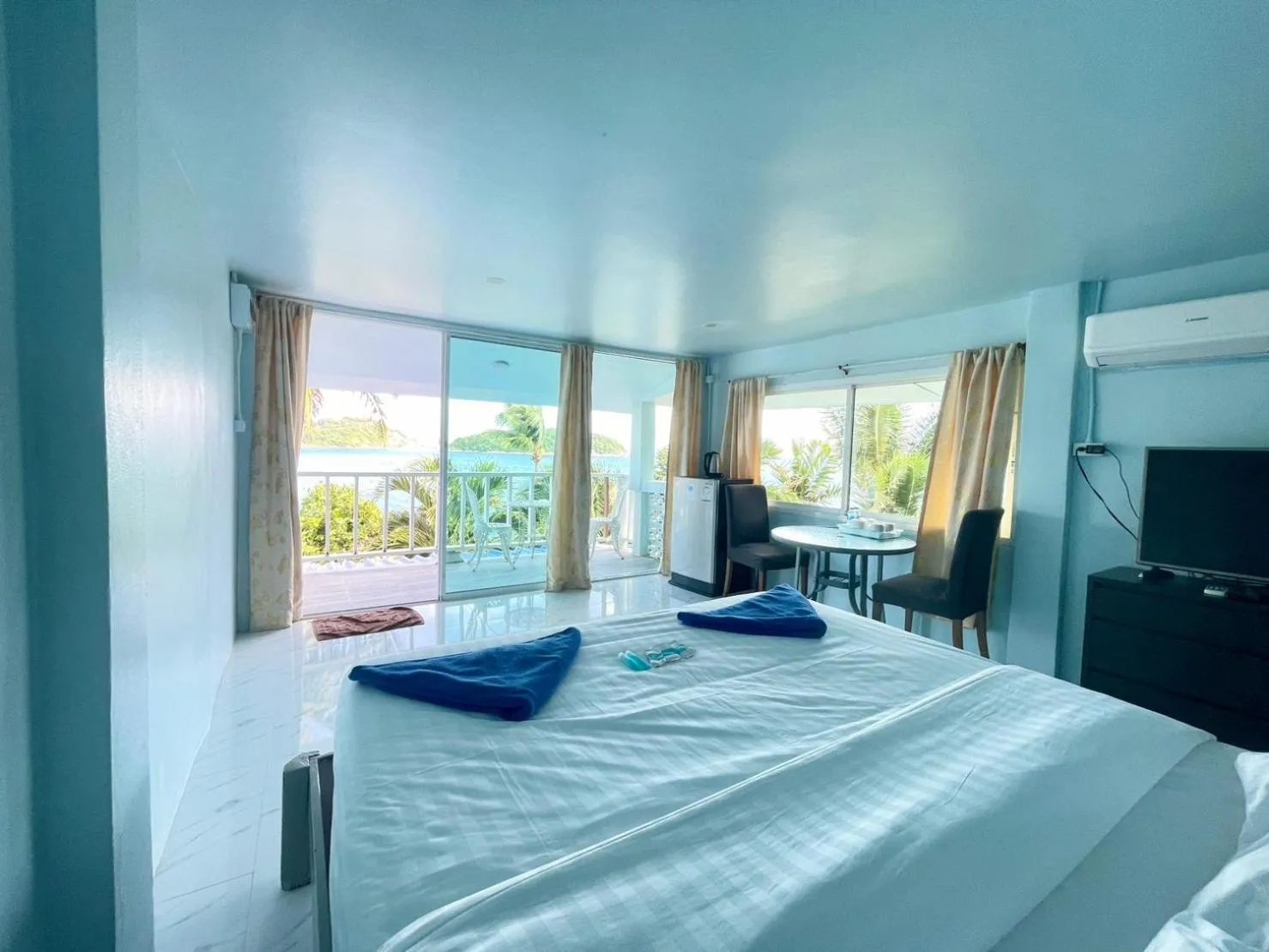 Bed in Naiharn On The Rock Resort Phuket