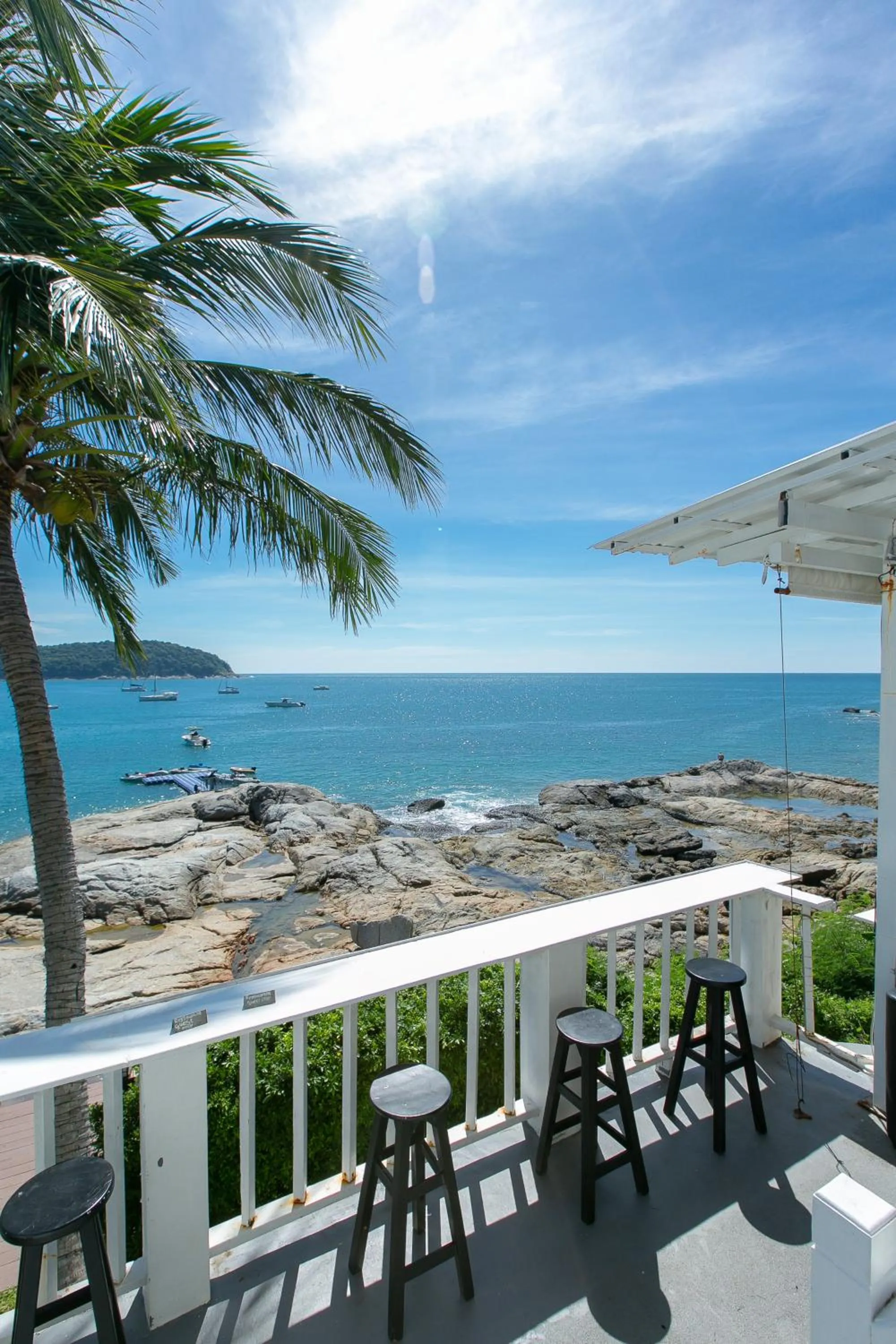 Restaurant/places to eat in Naiharn On The Rock Resort Phuket