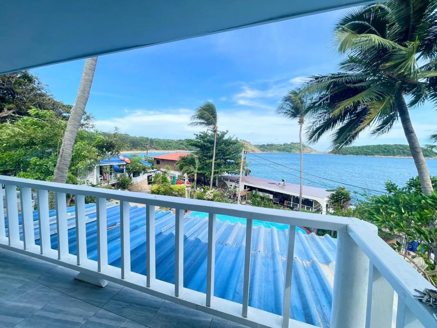 Day in Naiharn On The Rock Resort Phuket