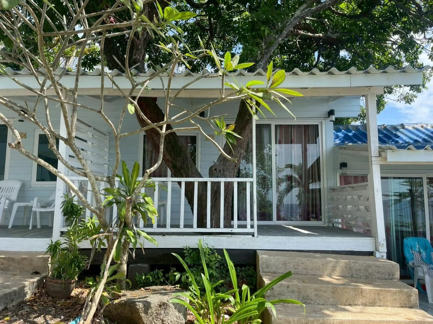 Naiharn On The Rock Resort Phuket