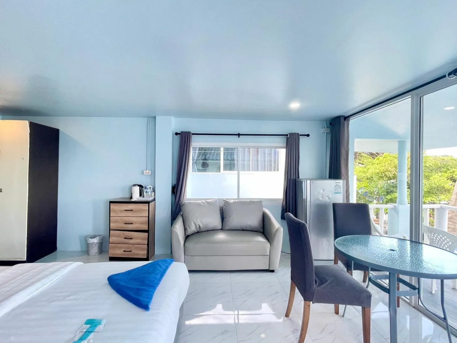 Bed in Naiharn On The Rock Resort Phuket