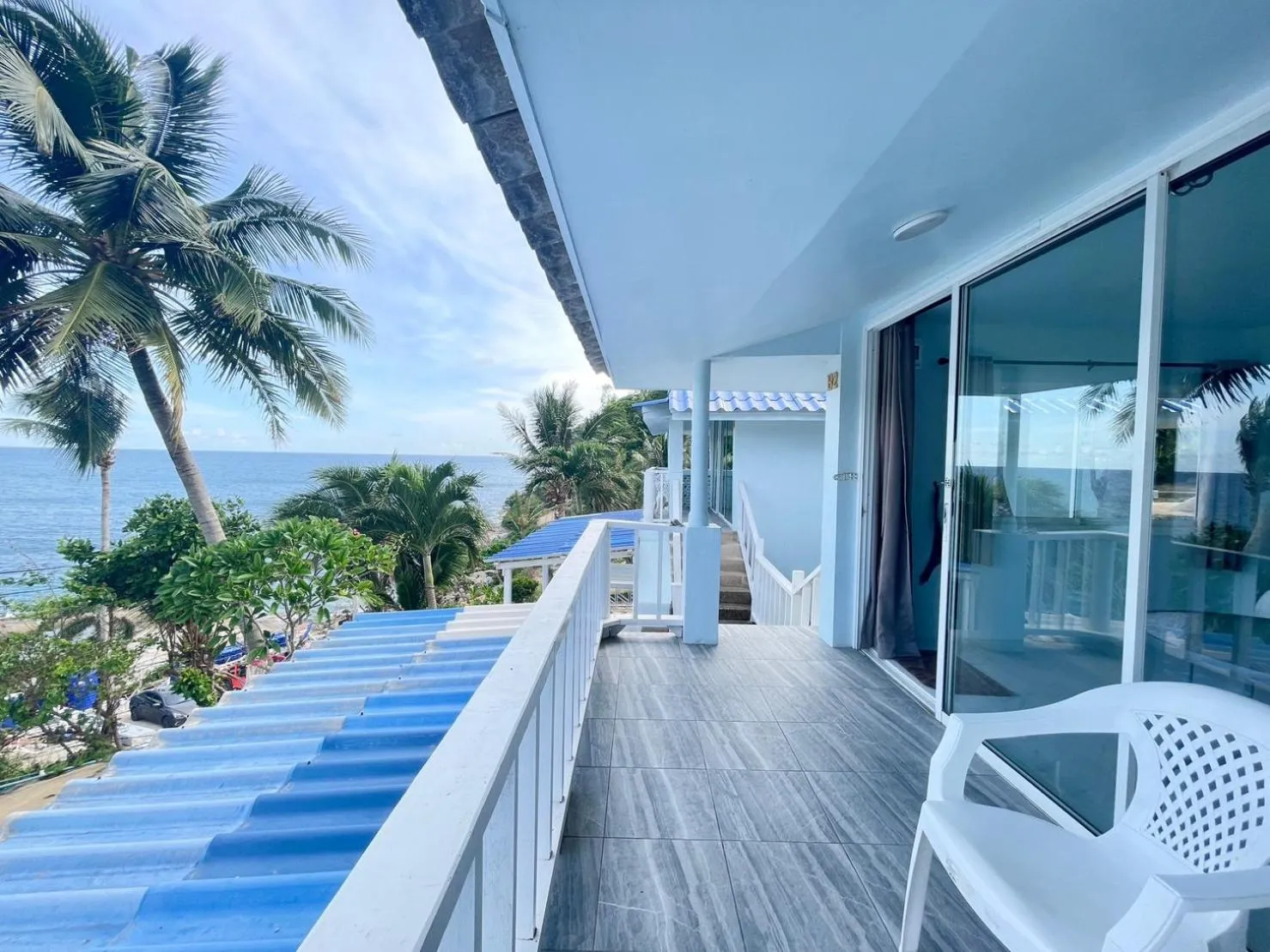 Day in Naiharn On The Rock Resort Phuket