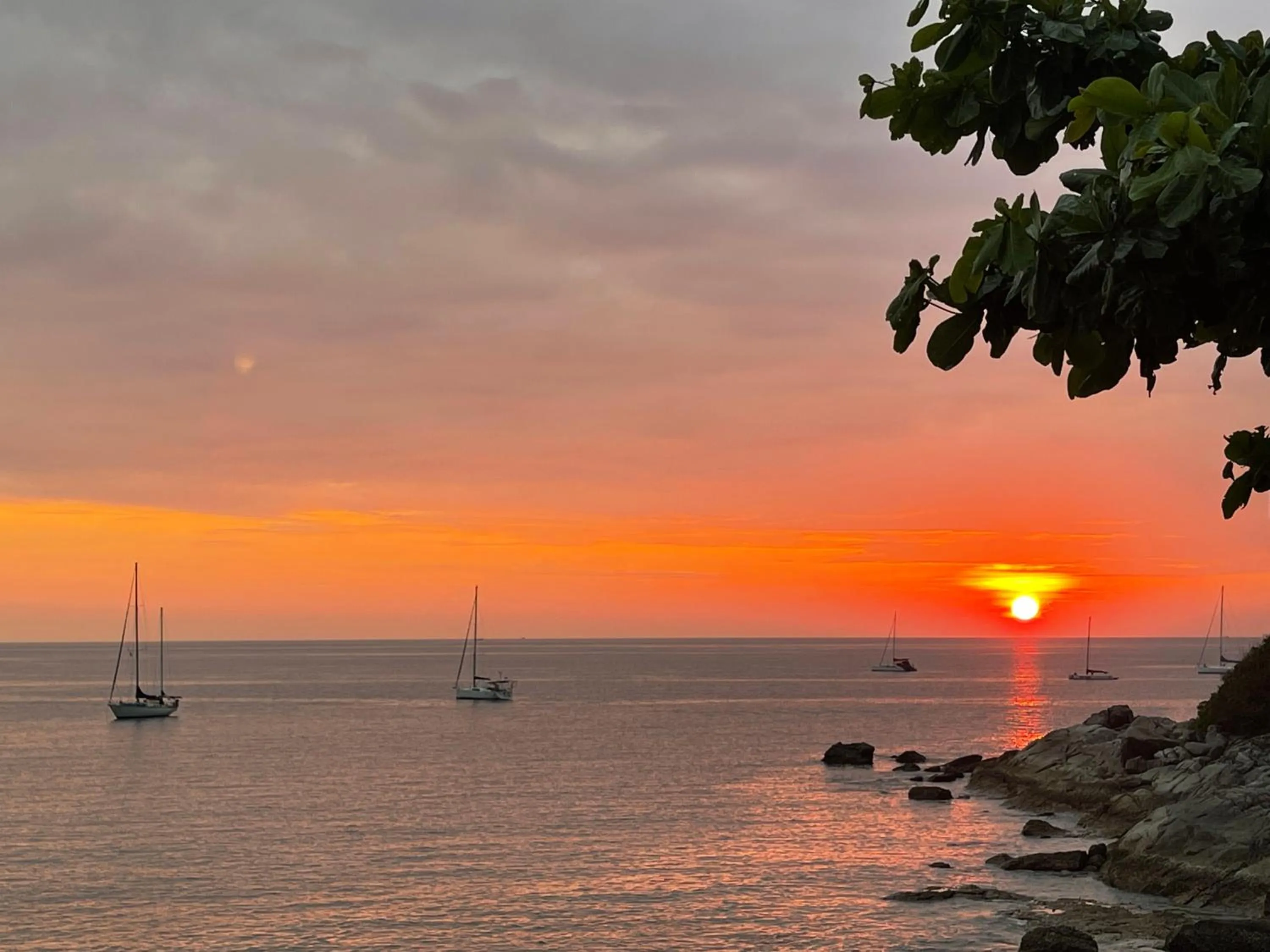 Day in Naiharn On The Rock Resort Phuket