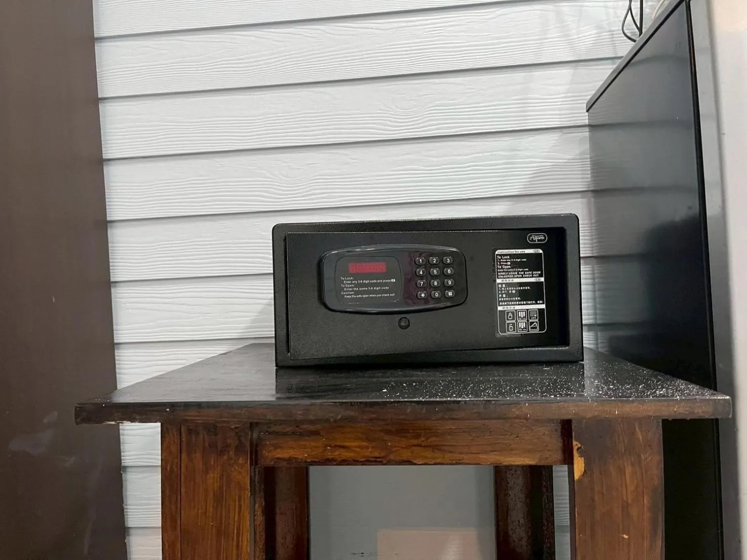 Naiharn On The Rock Resort Phuket