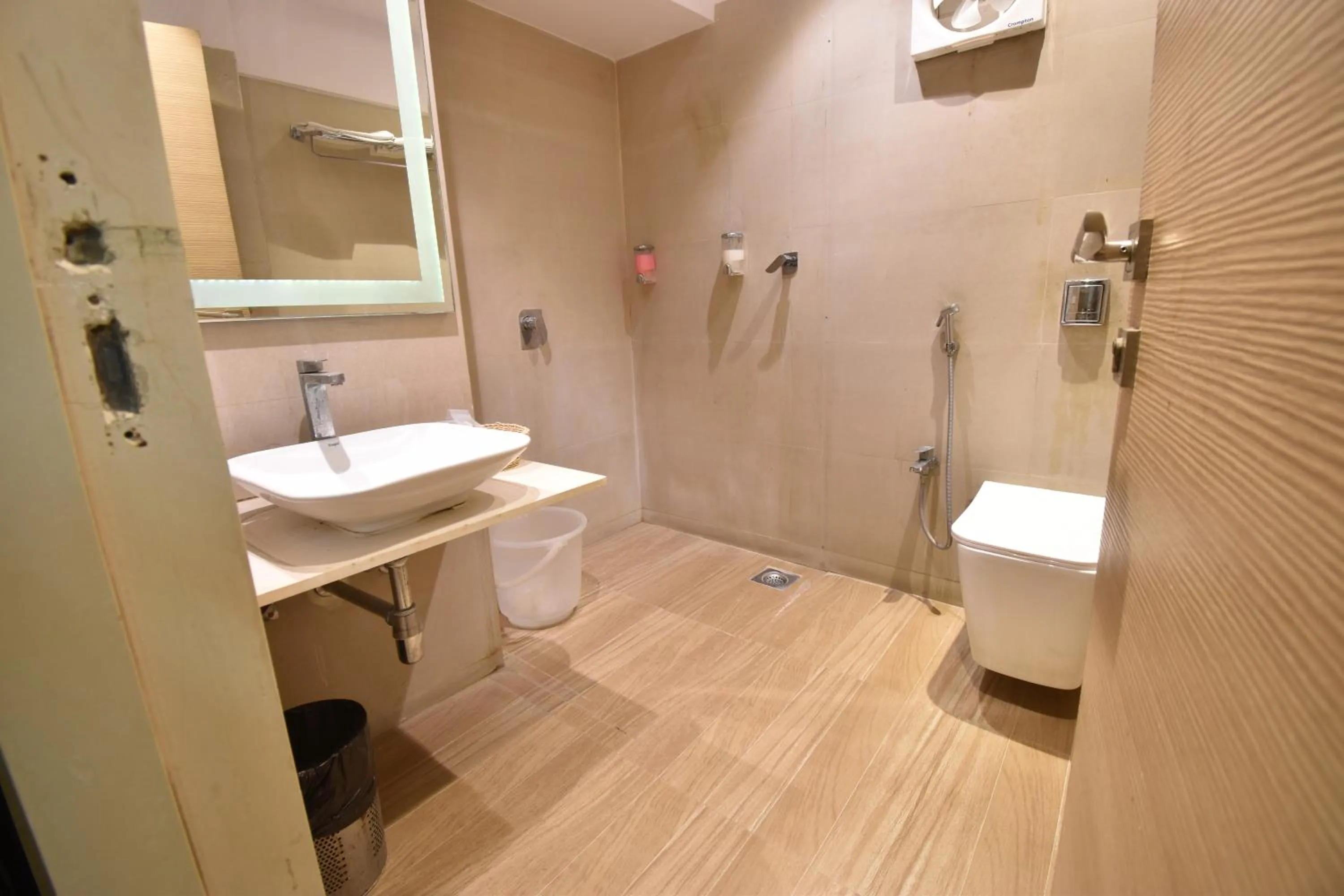 Shower in Hotel Atlantic