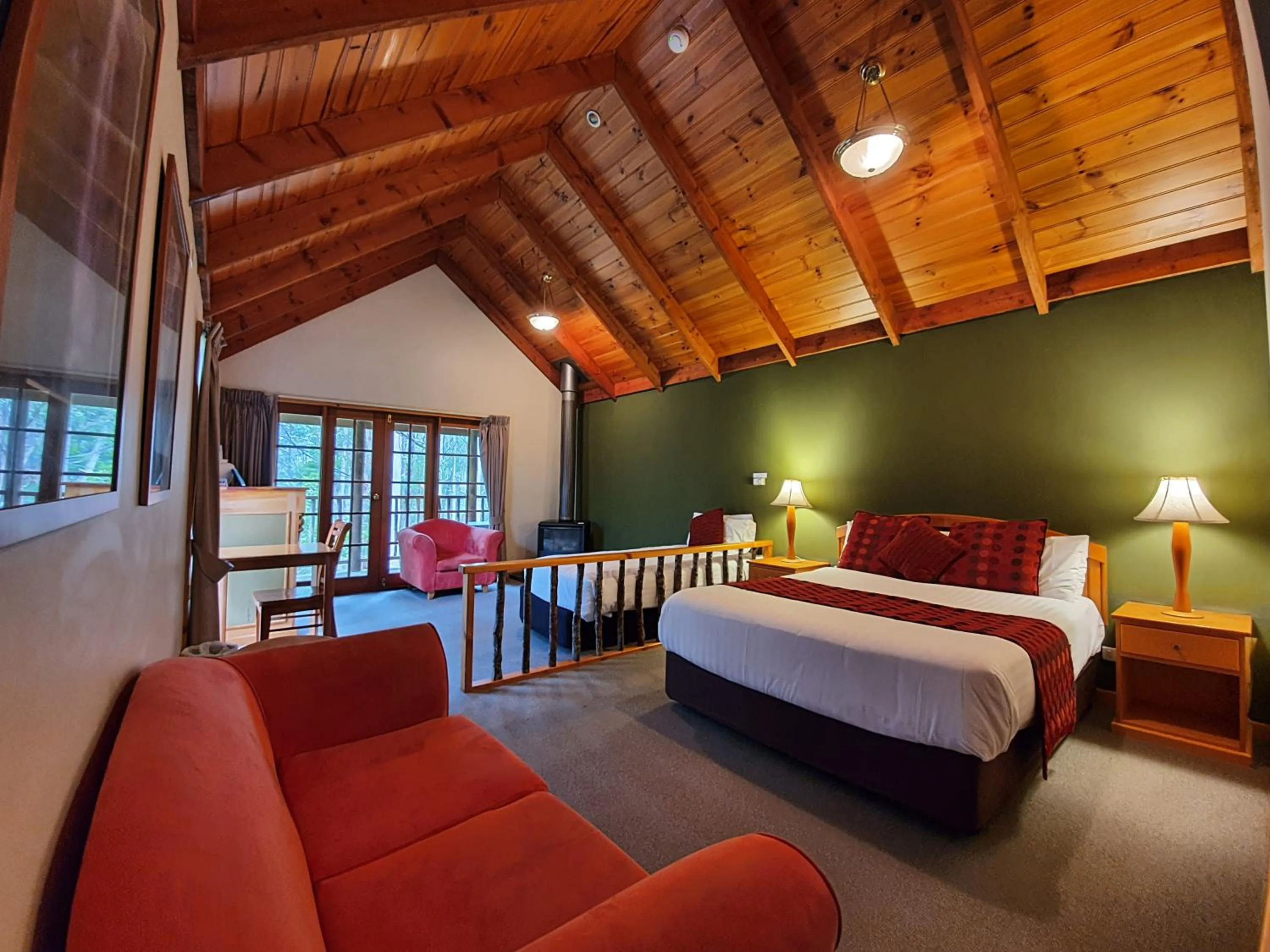 Photo of the whole room, Bed in Lemonthyme Wilderness Retreat