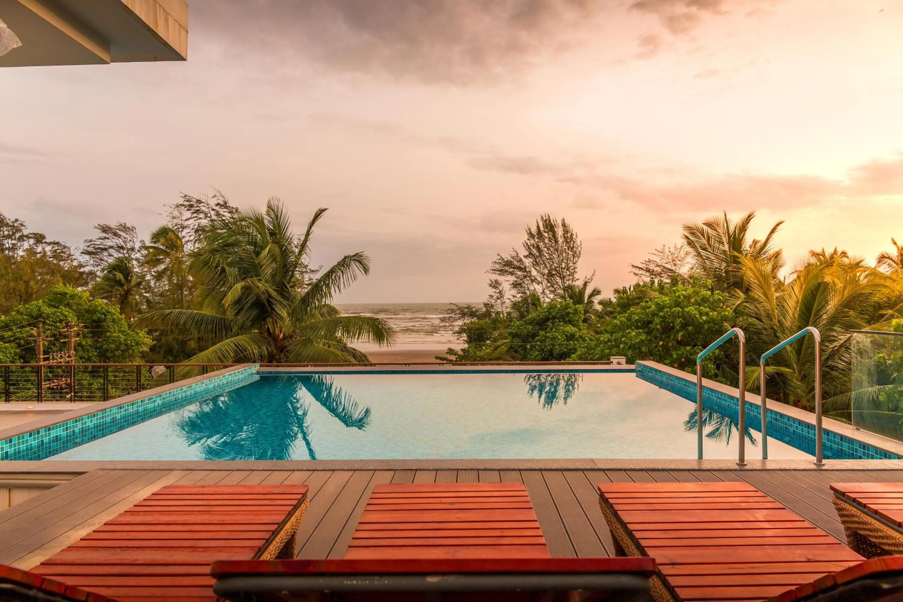 Swimming pool in Ashore by Vista, Beachfrom 6BHK, ultra luxurious with Infinity pool, SPA at Morjim