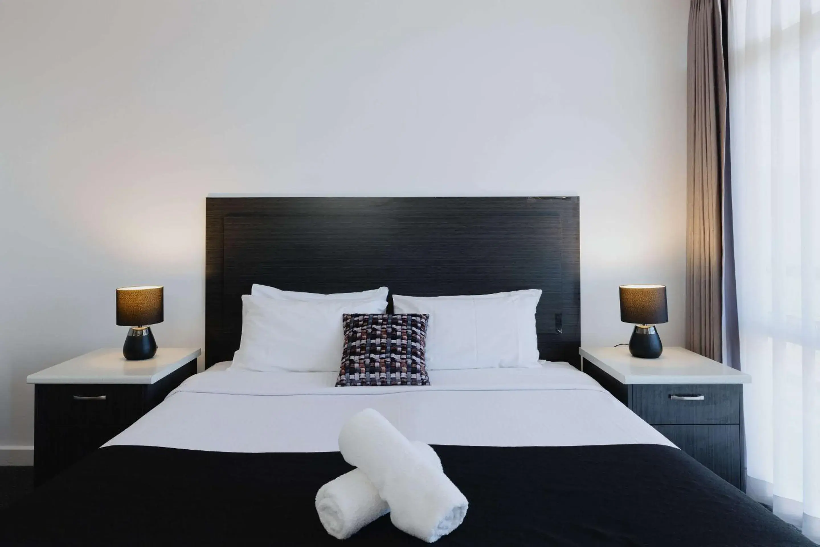 Bedroom, Bed in Comfort Inn Traralgon Bedroom, Bed in Comfort Inn Traralgon