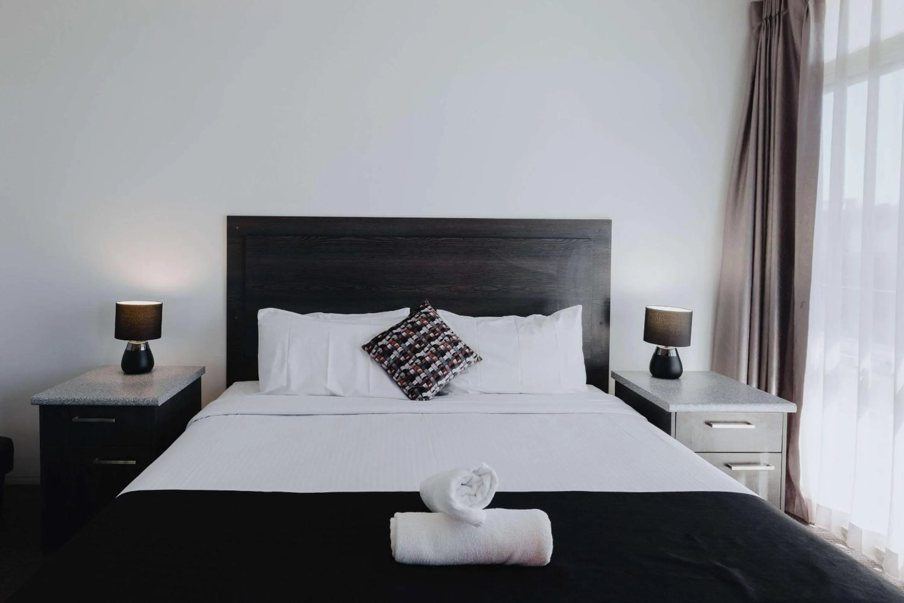 Bedroom, Bed in Comfort Inn Traralgon