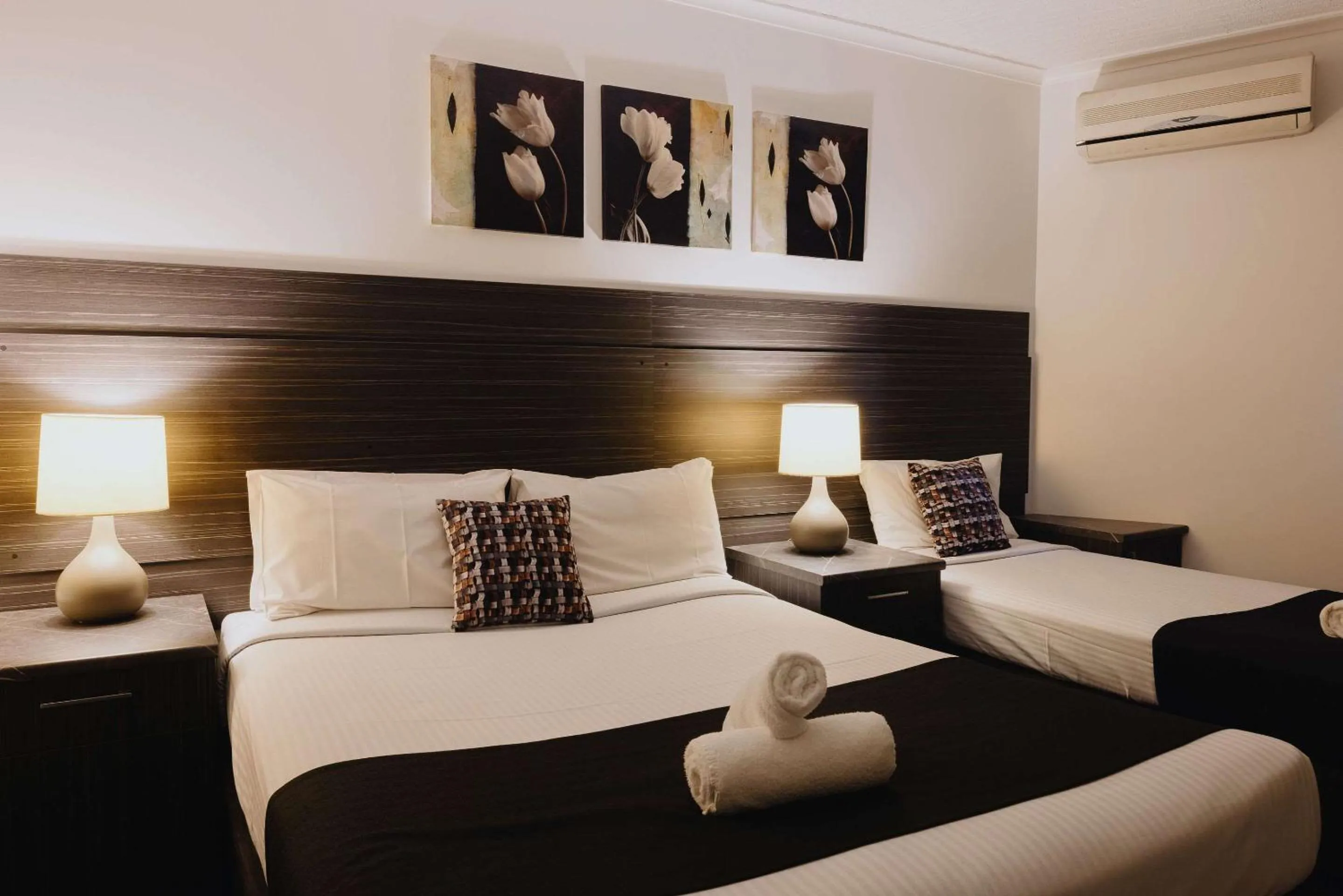 Bedroom, Bed in Comfort Inn Traralgon