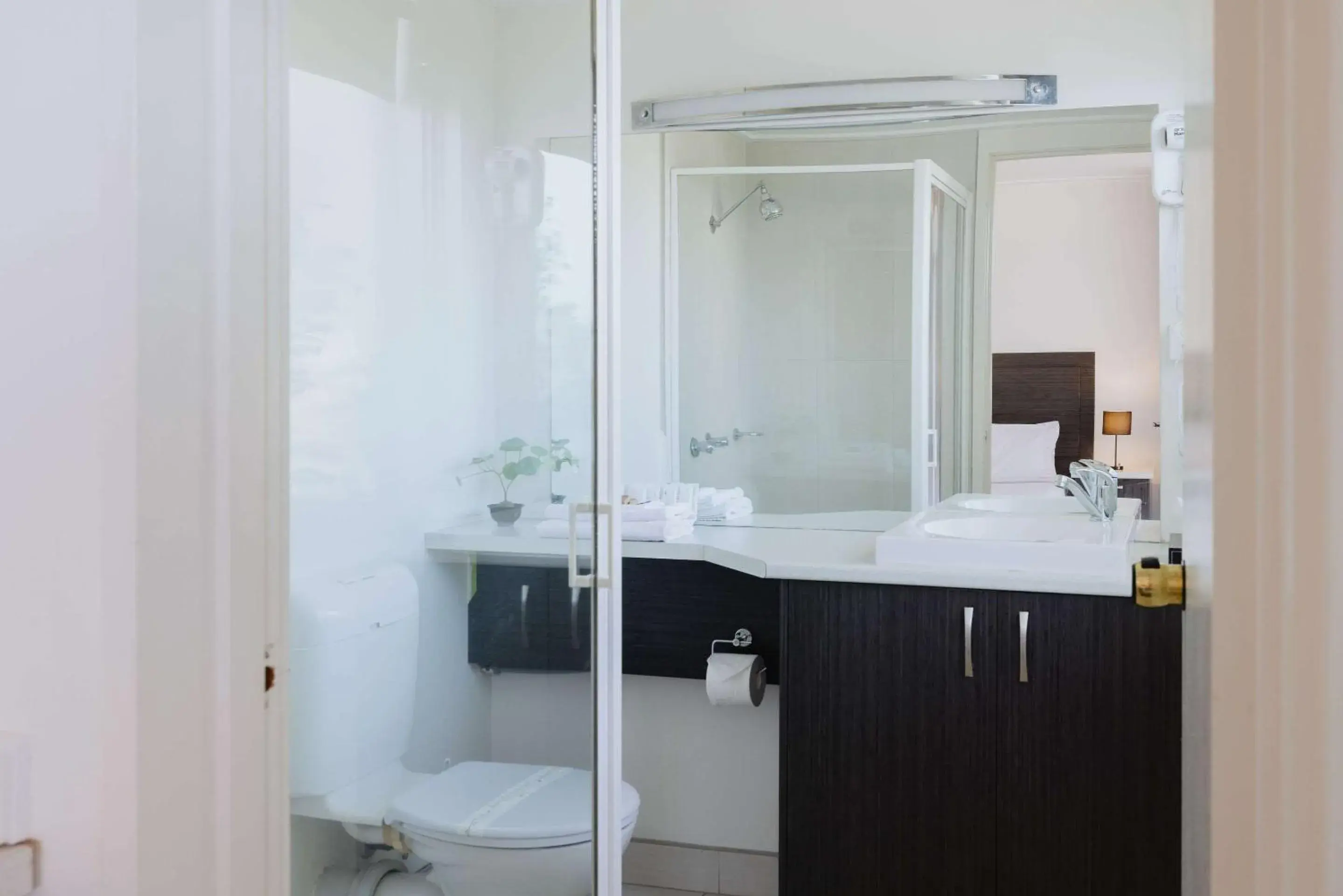 Bedroom in Comfort Inn Traralgon Bedroom in Comfort Inn Traralgon