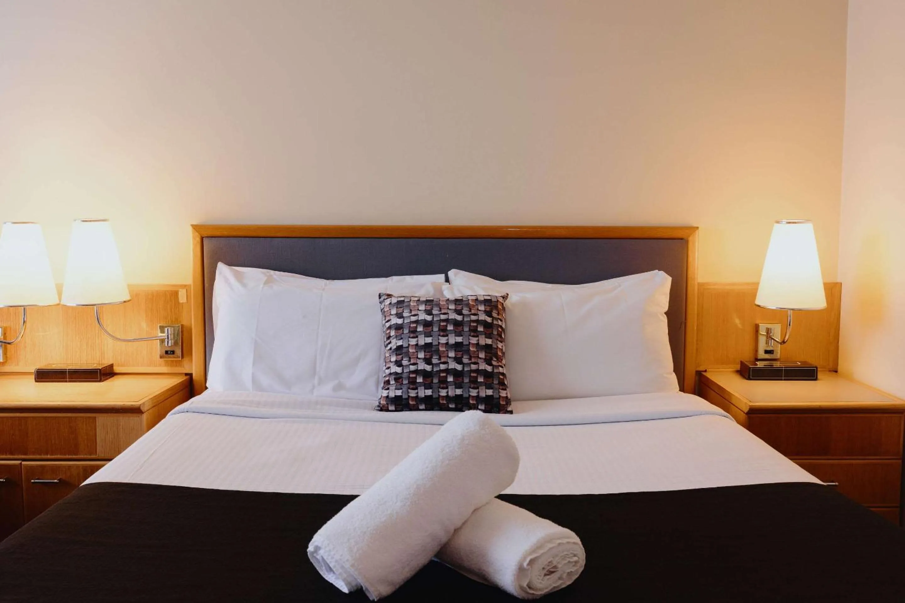 Bedroom, Bed in Comfort Inn Traralgon