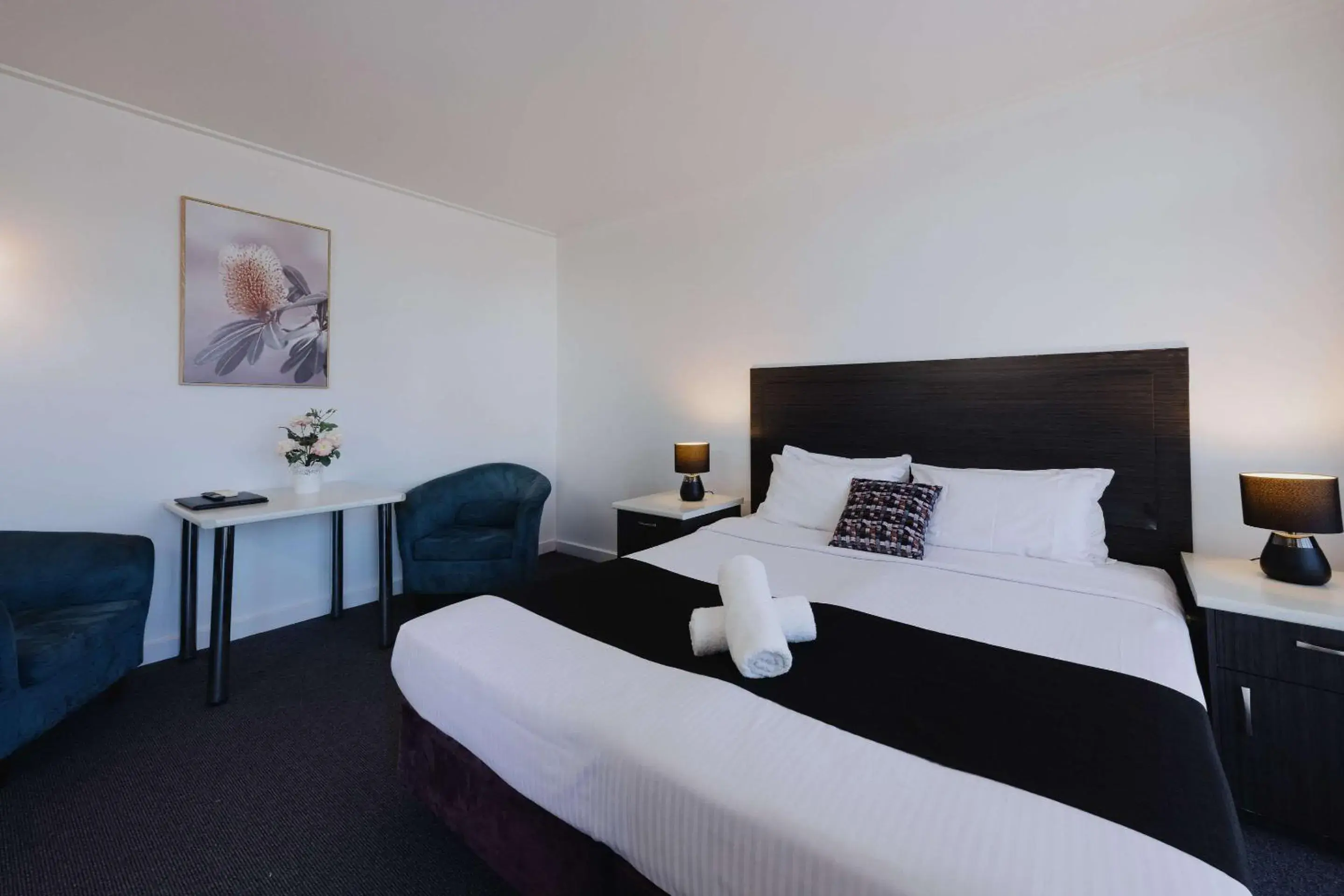Bedroom, Bed in Comfort Inn Traralgon Bedroom, Bed in Comfort Inn Traralgon
