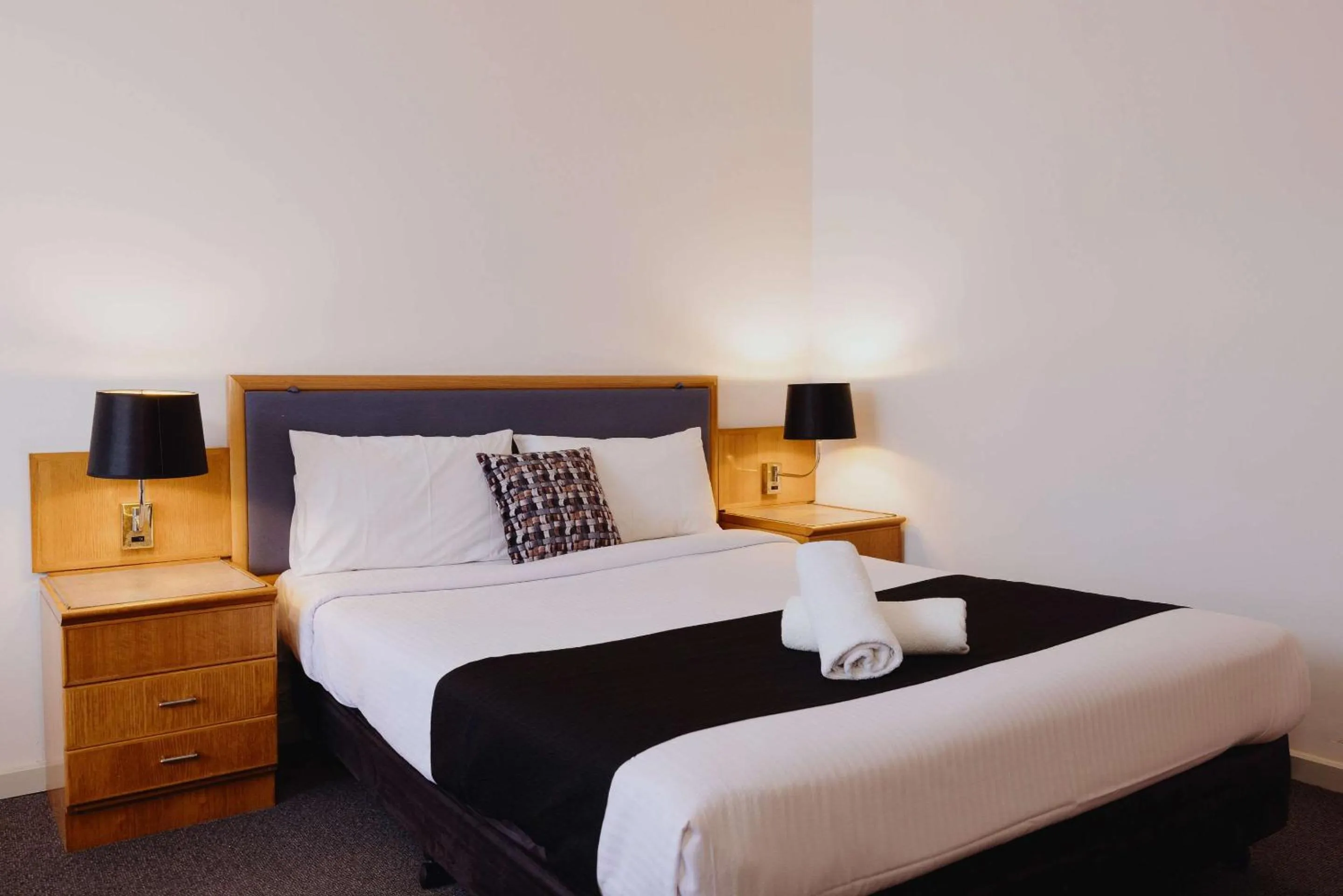 Bedroom, Bed in Comfort Inn Traralgon
