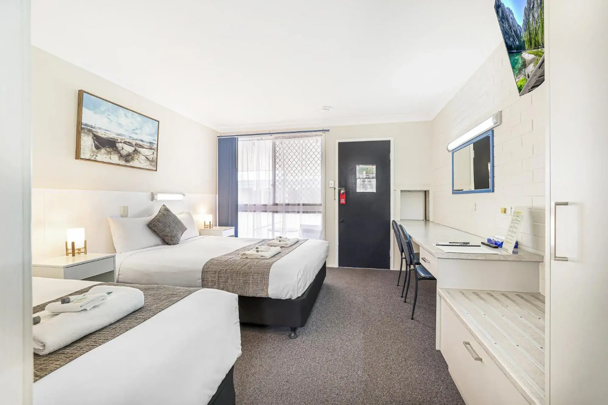 Deluxe Twin Room in Acacia Motor Inn Deluxe Twin Room in Acacia Motor Inn