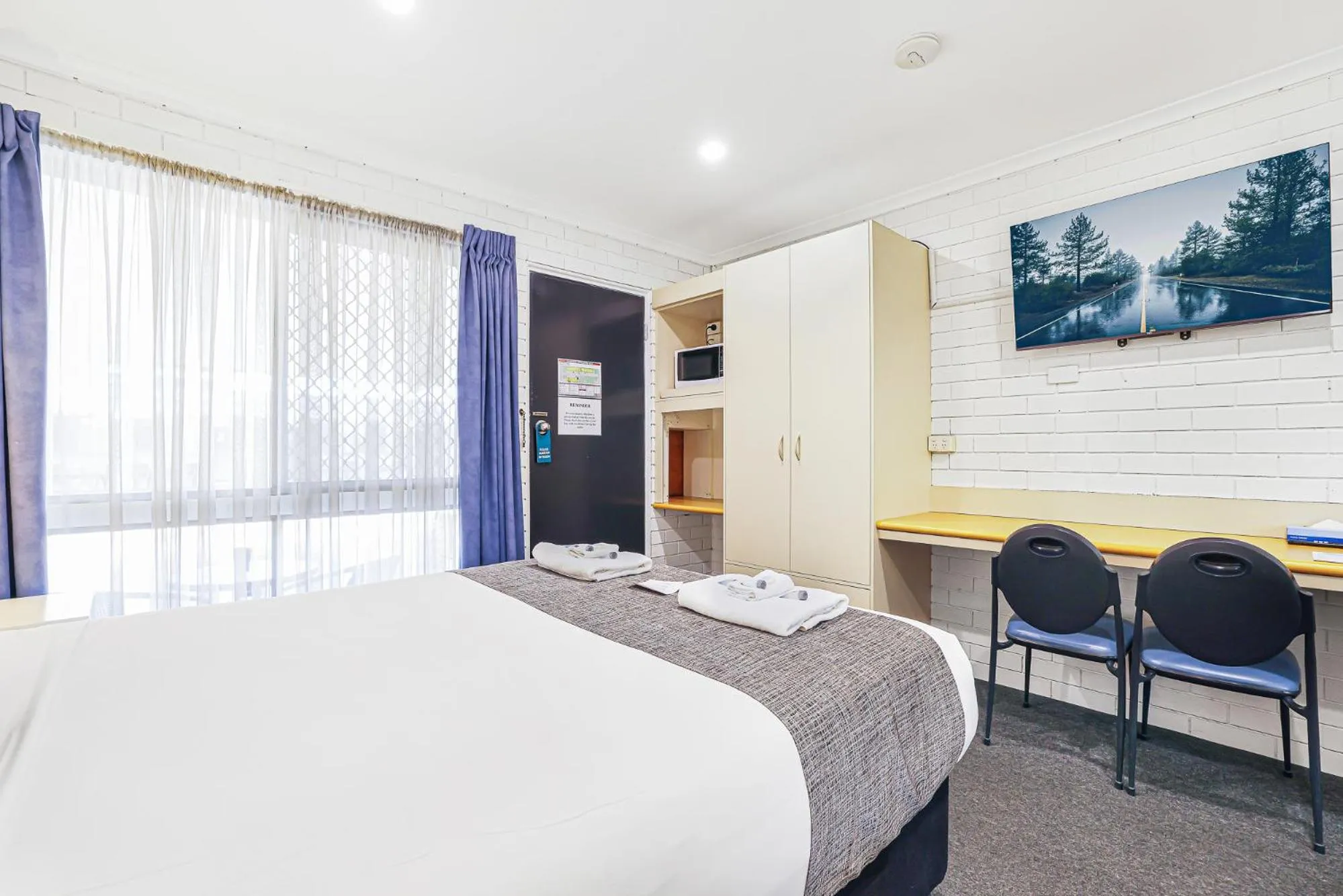 Bed in Acacia Motor Inn