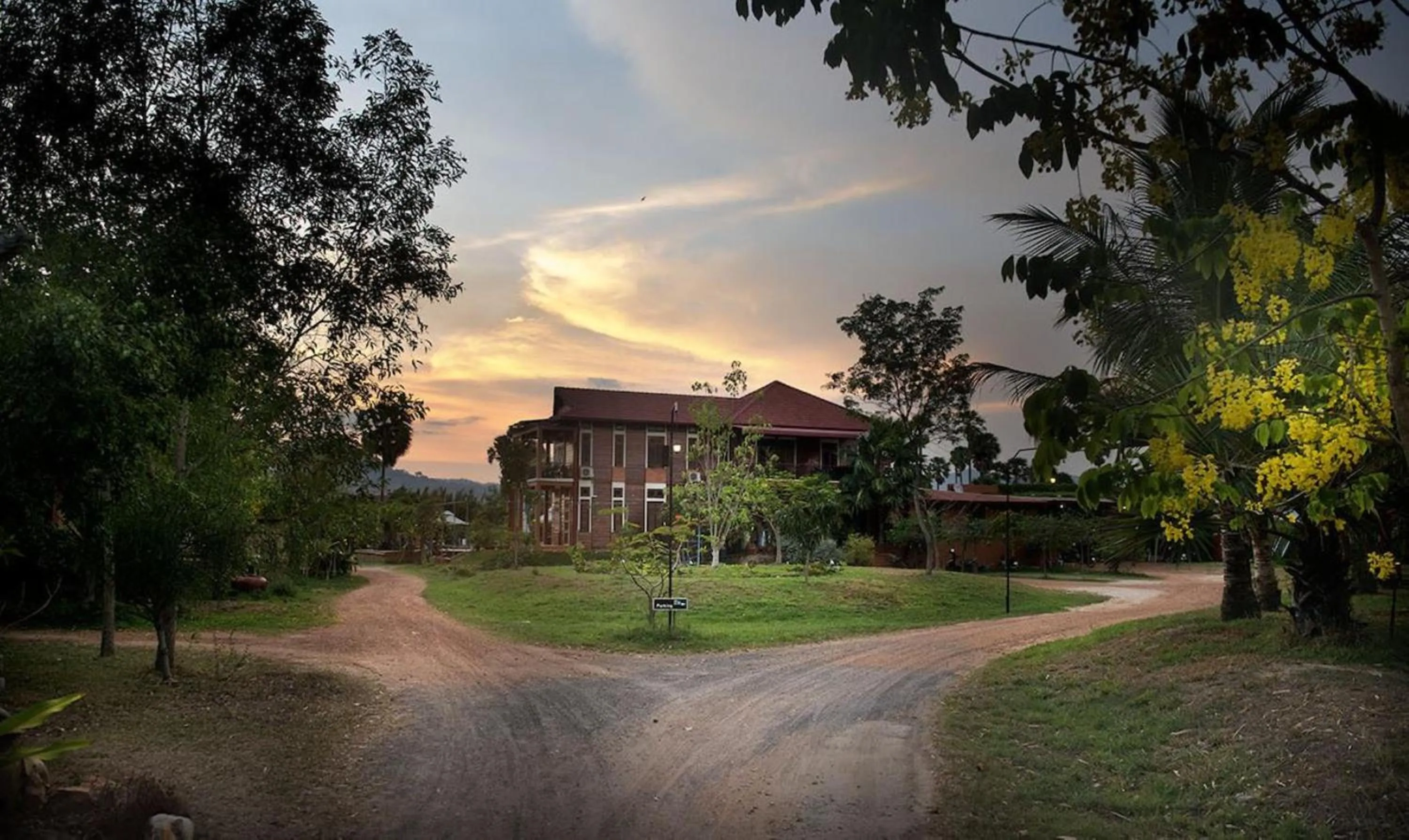 Facade/entrance in Villa Vedici