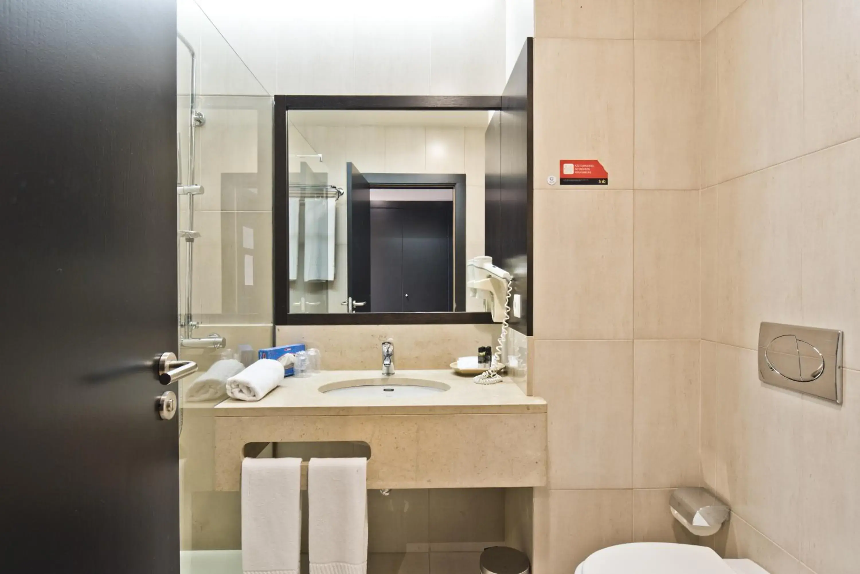 Bathroom in Lam Hotel Estarreja Bathroom in Lam Hotel Estarreja