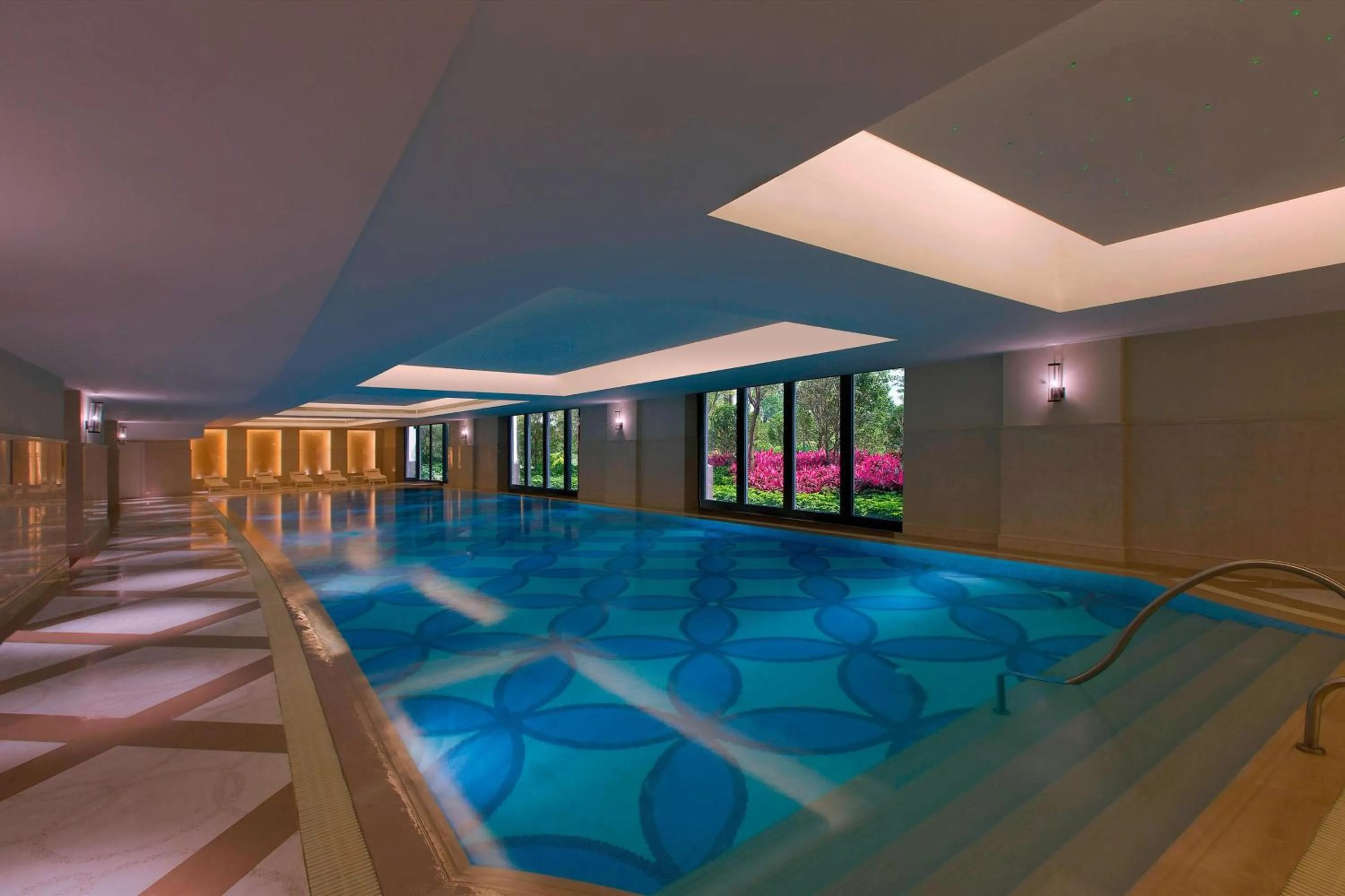 Swimming pool in Sheraton Fuzhou Hotel