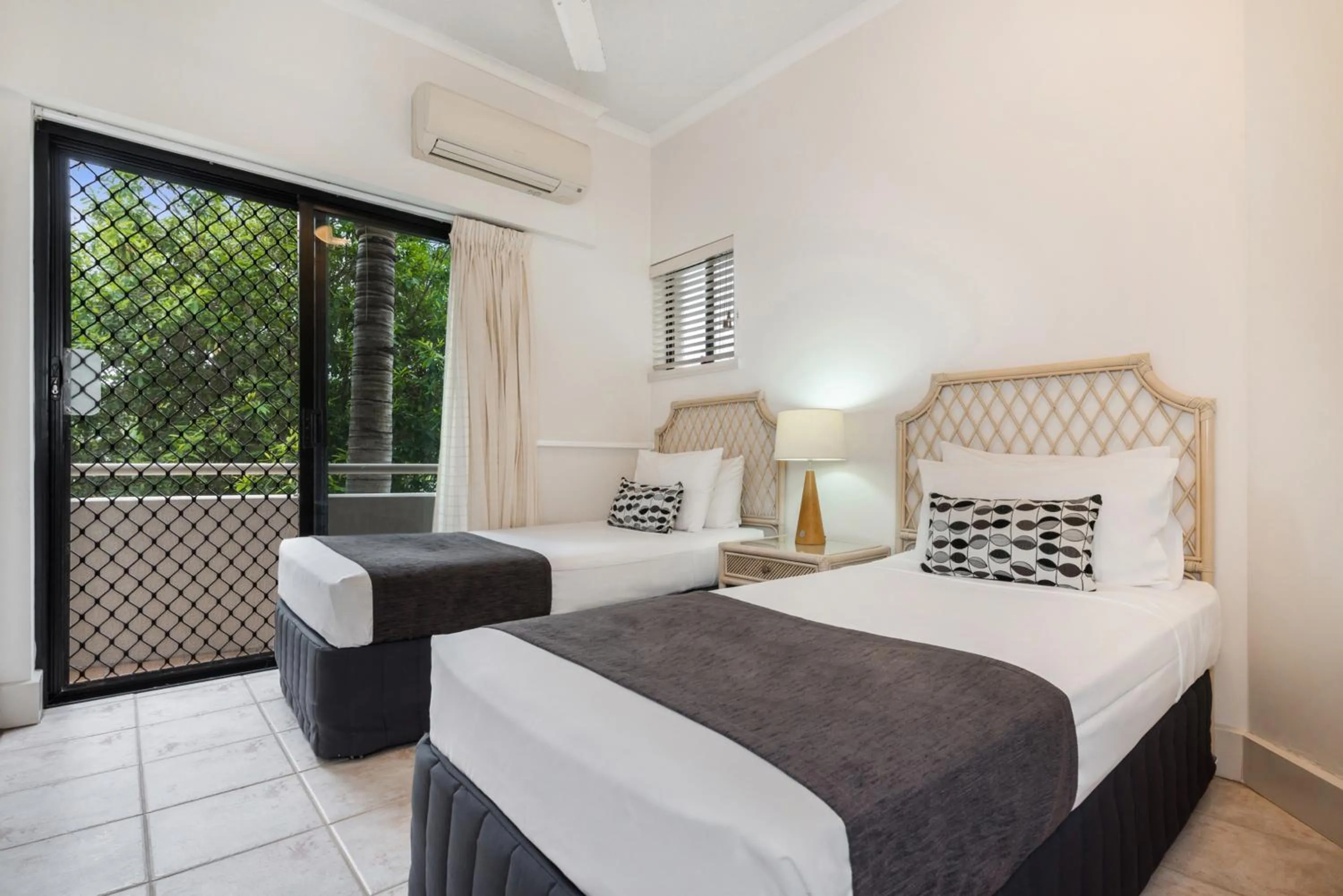 Bedroom, Bed in Mirra Chana Beachfront Apartments Mooloolaba