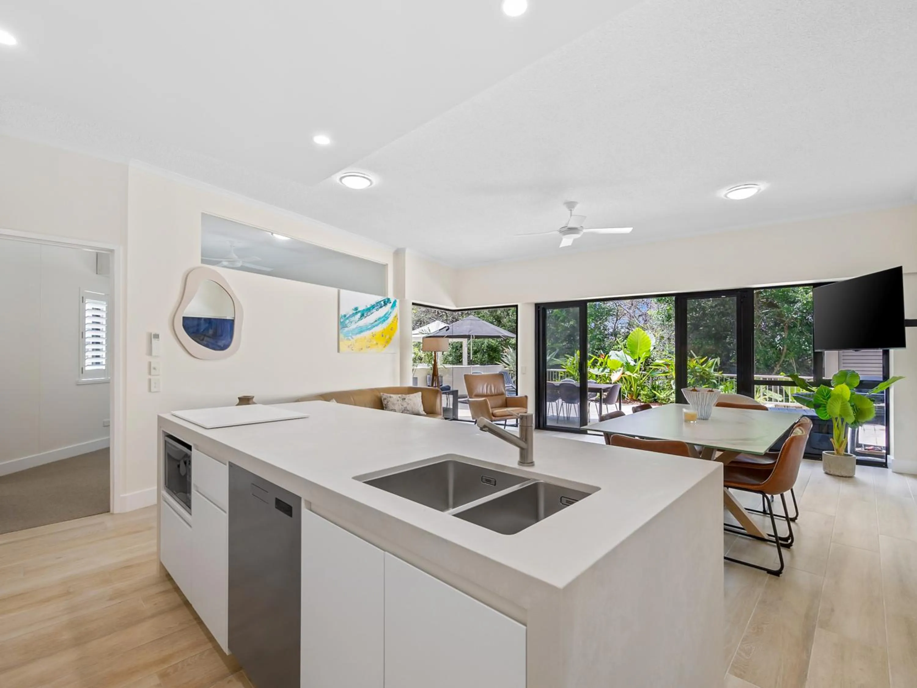 TV and multimedia in Mirra Chana Beachfront Apartments Mooloolaba