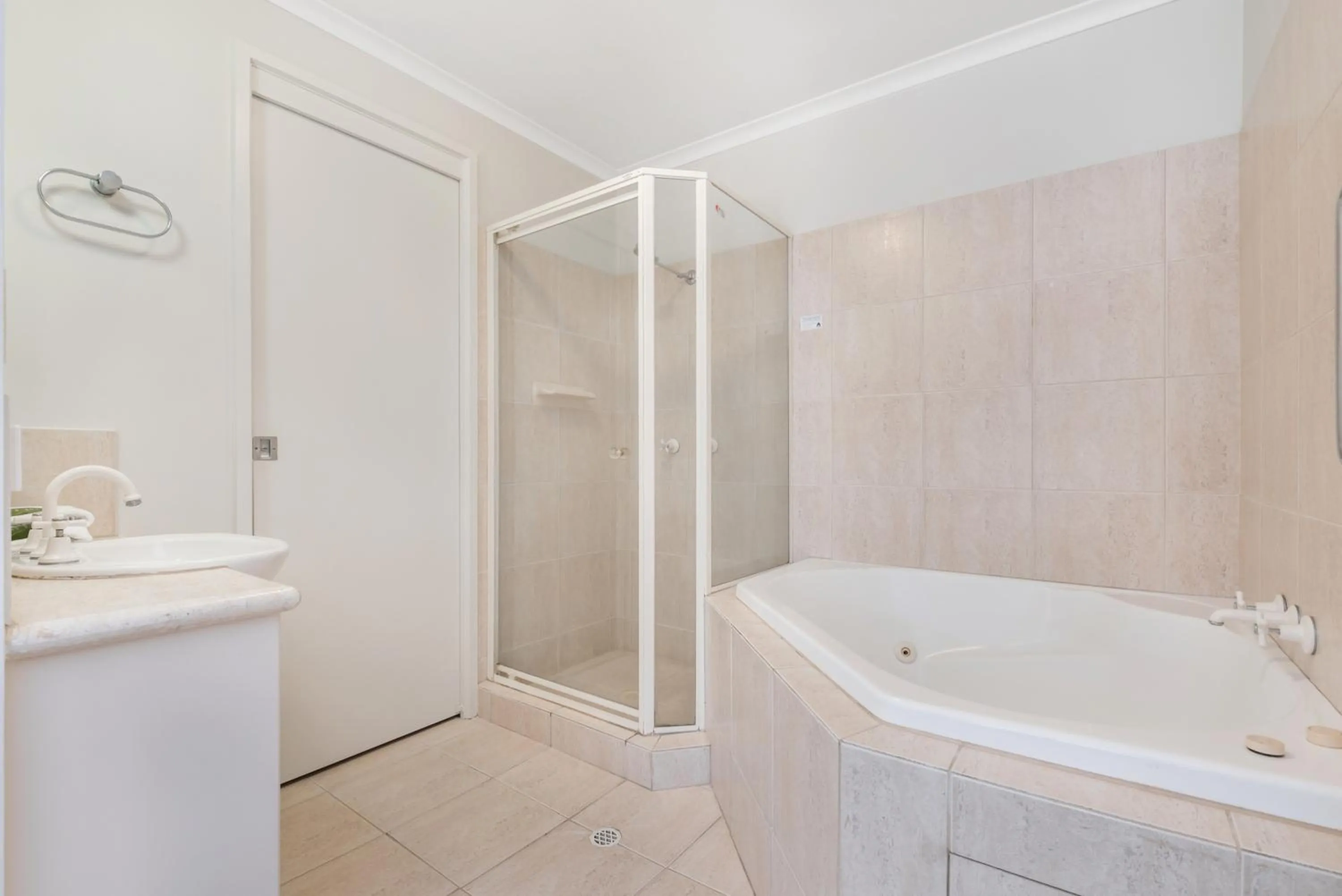 Shower in Mirra Chana Beachfront Apartments Mooloolaba