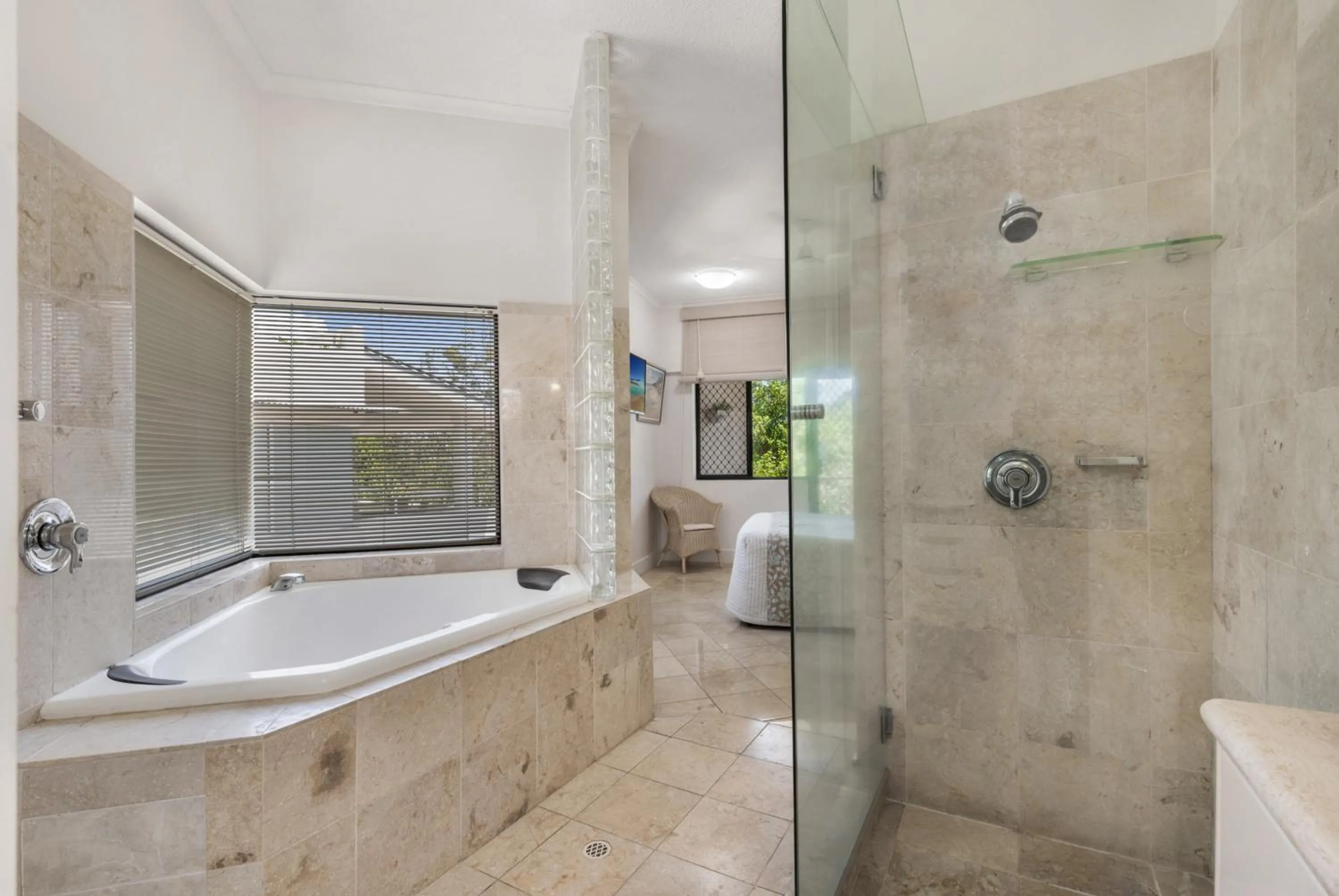 Shower in Mirra Chana Beachfront Apartments Mooloolaba