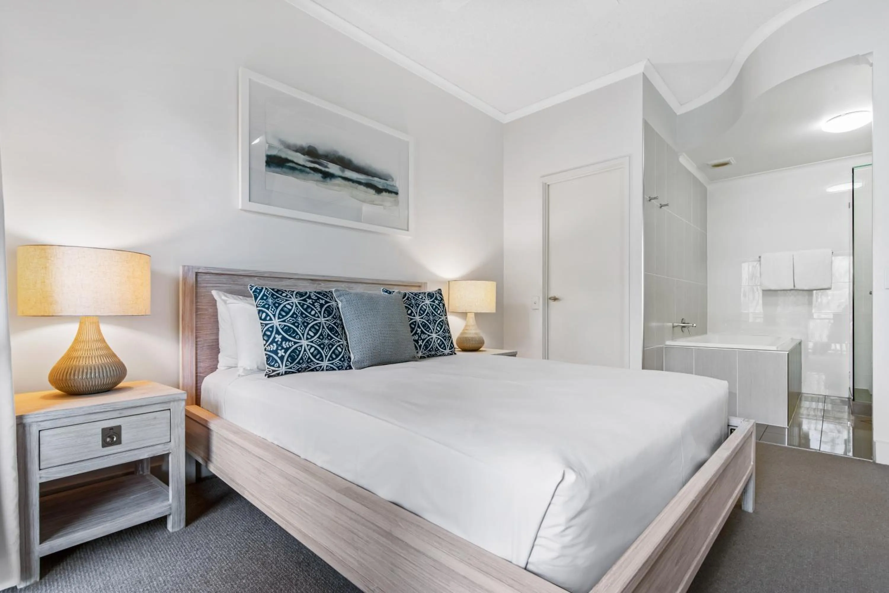 Bedroom, Bed in Mirra Chana Beachfront Apartments Mooloolaba