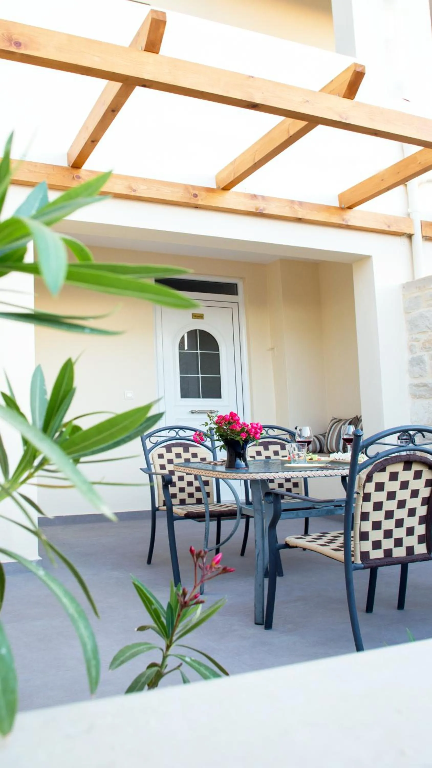 One-Bedroom Apartment (2 - single occupancy - 4 Adults) in Kastro Apartments