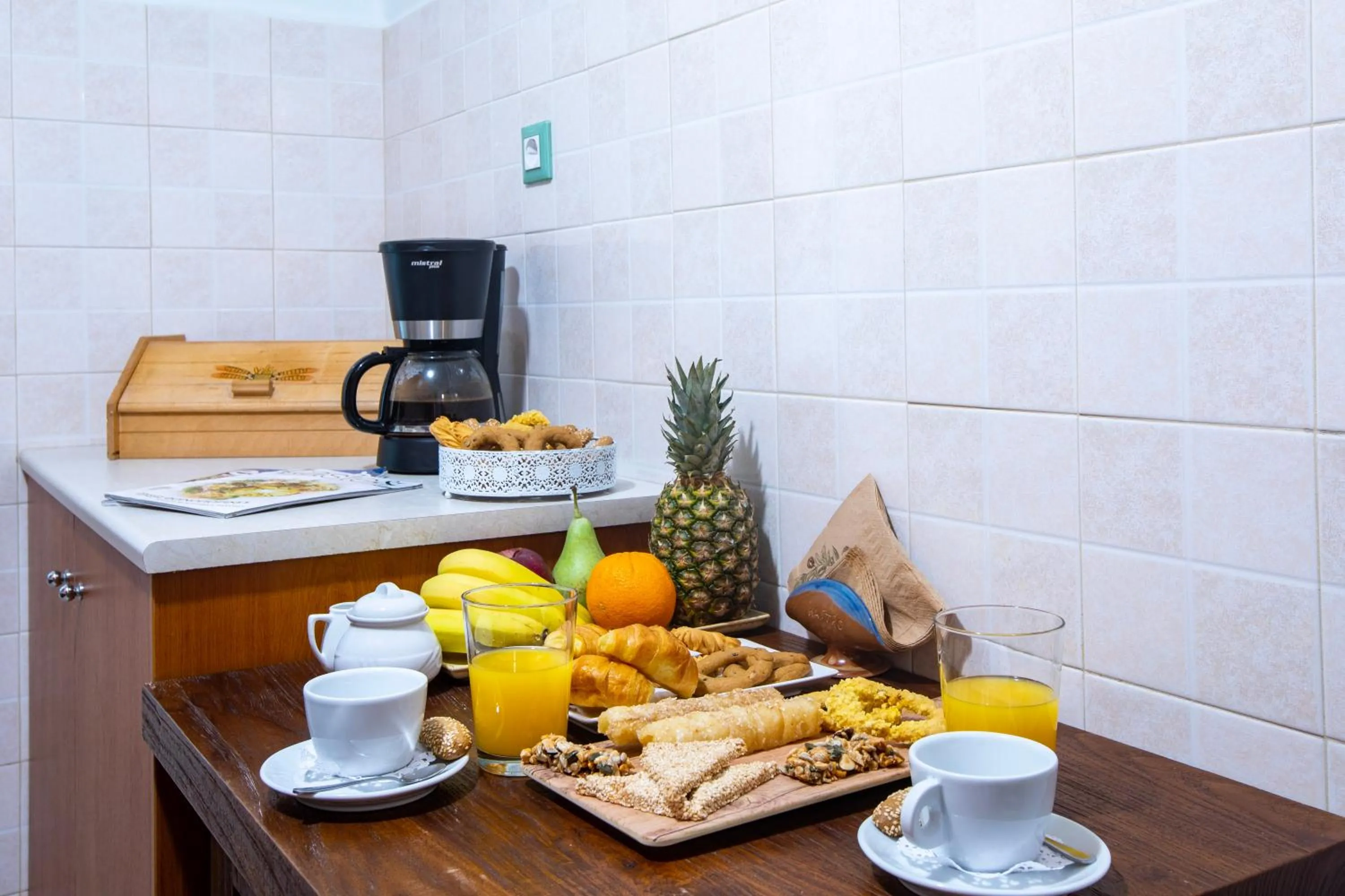 Food and drinks in Kastro Apartments