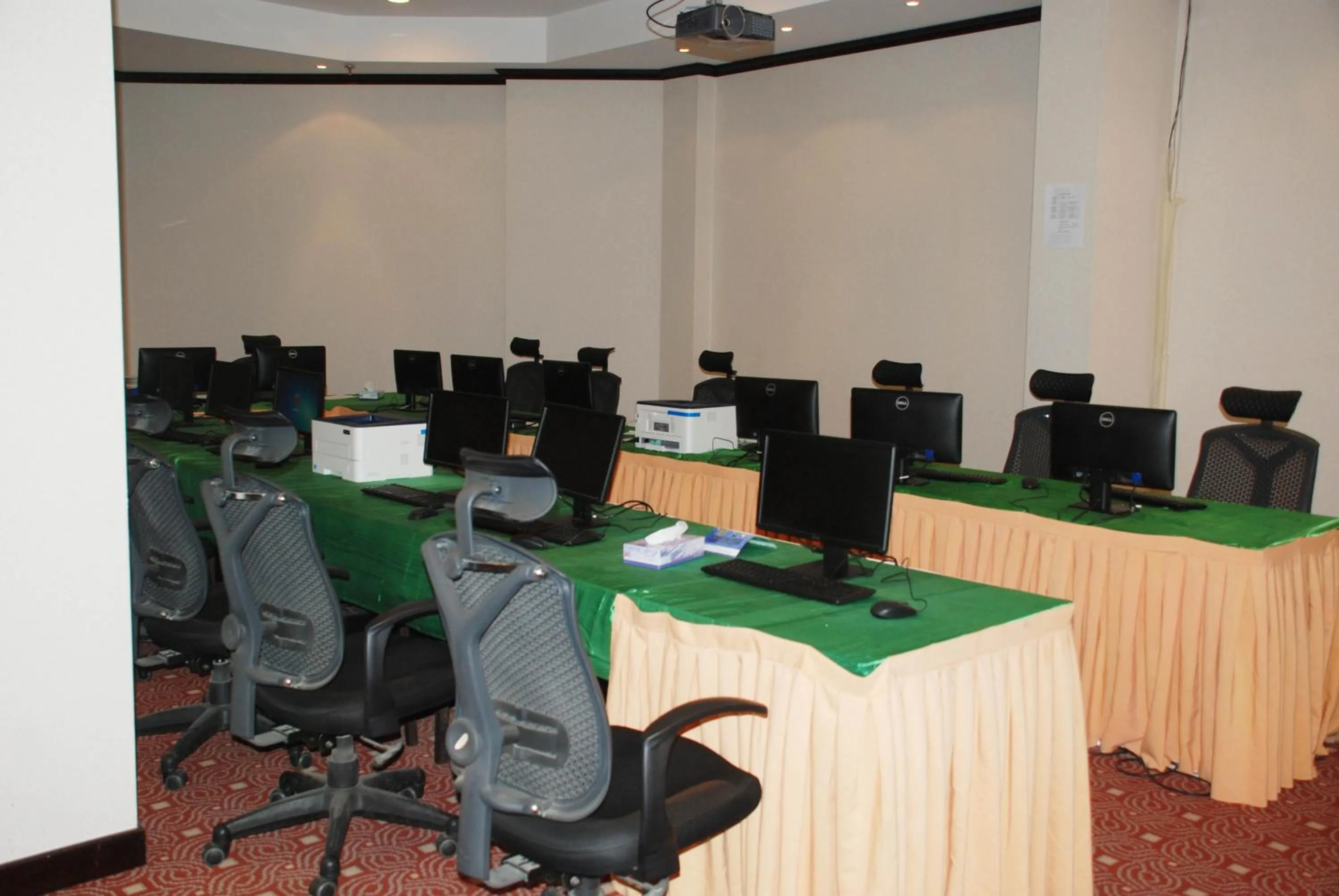 Business facilities in Gloria Inn Najran