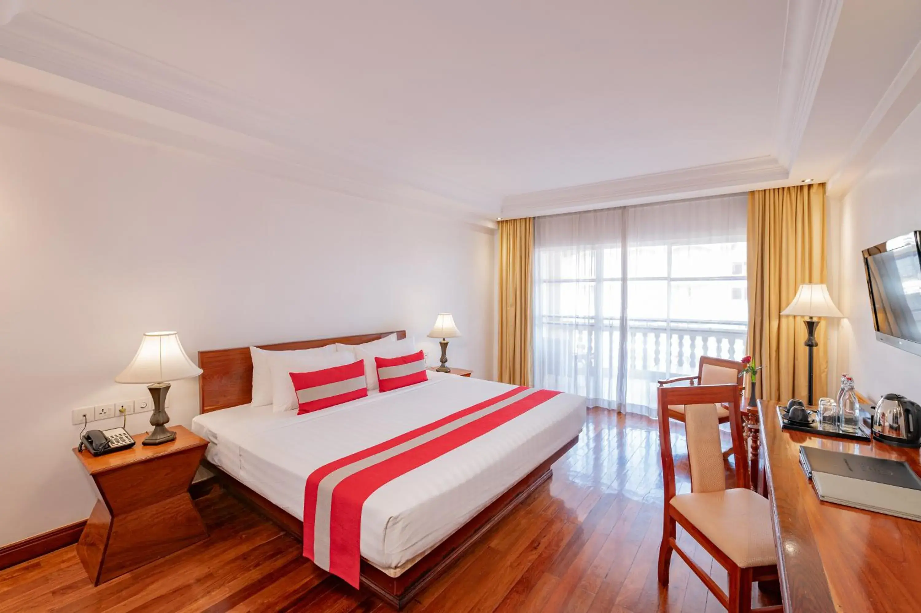 Photo of the whole room, Bed in Somadevi Angkor Premium Photo of the whole room, Bed in Somadevi Angkor Premium