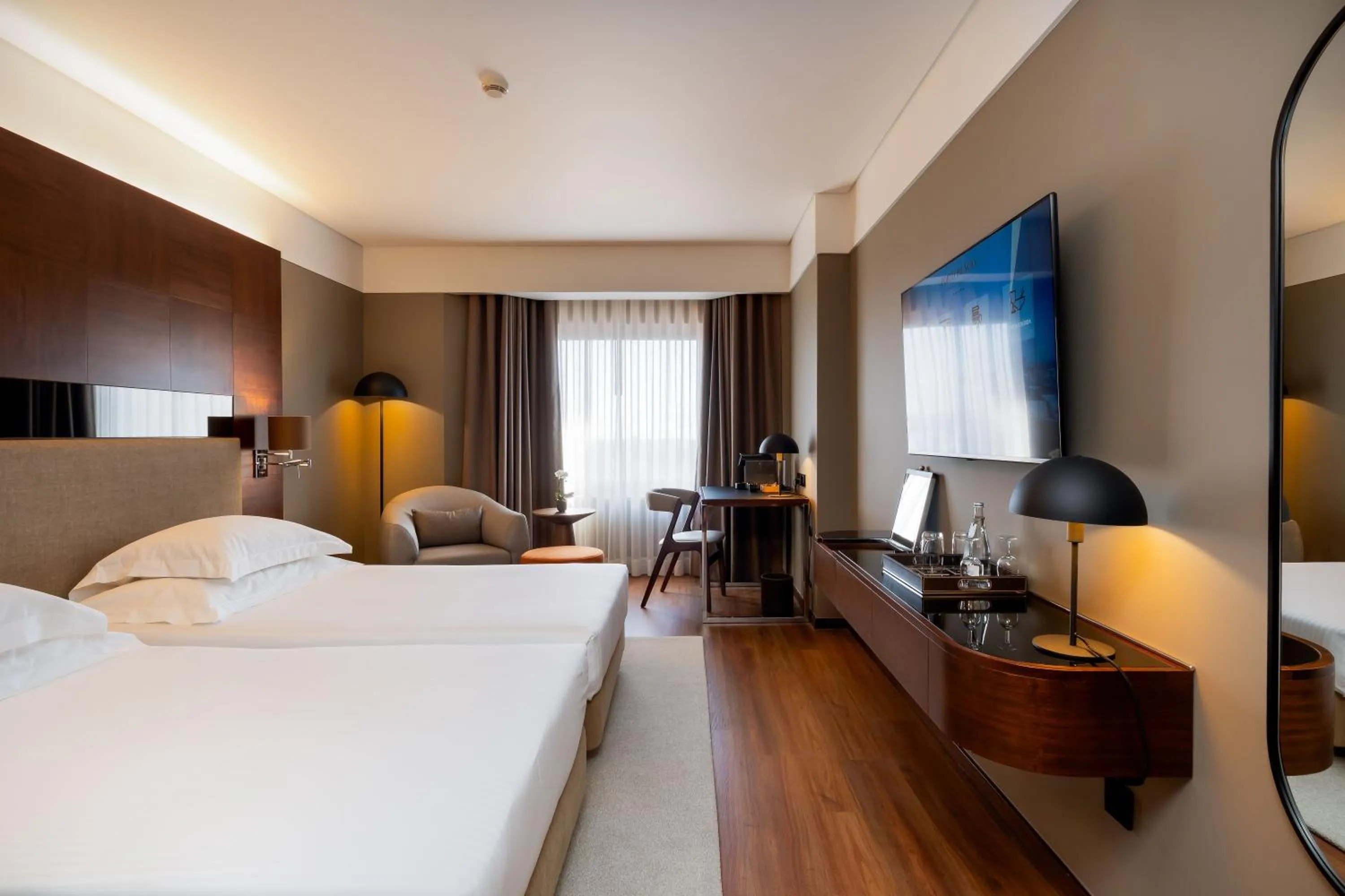 Bedroom, Bed in Porto Palácio Hotel by The Editory