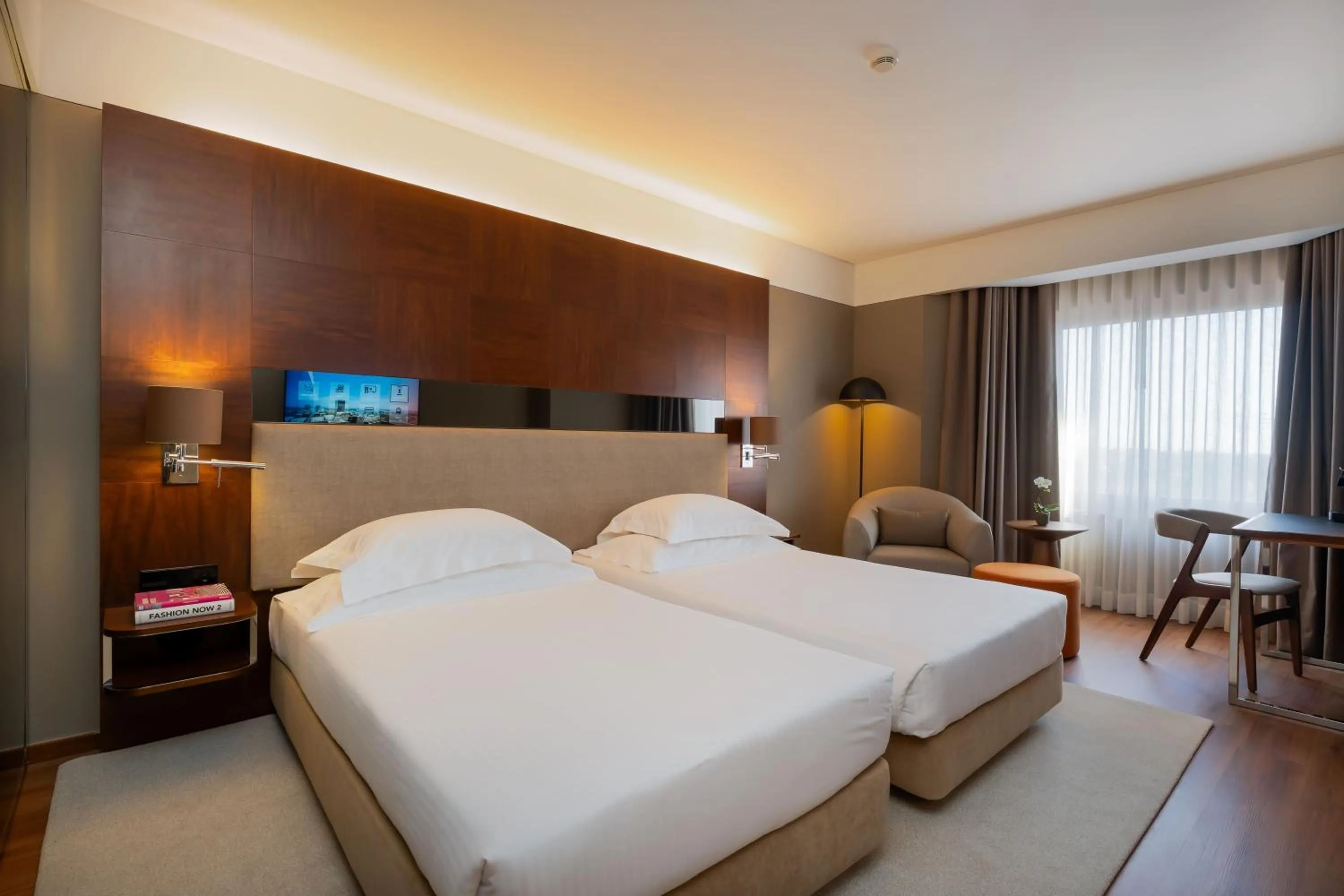 Bedroom, Bed in Porto Palácio Hotel by The Editory